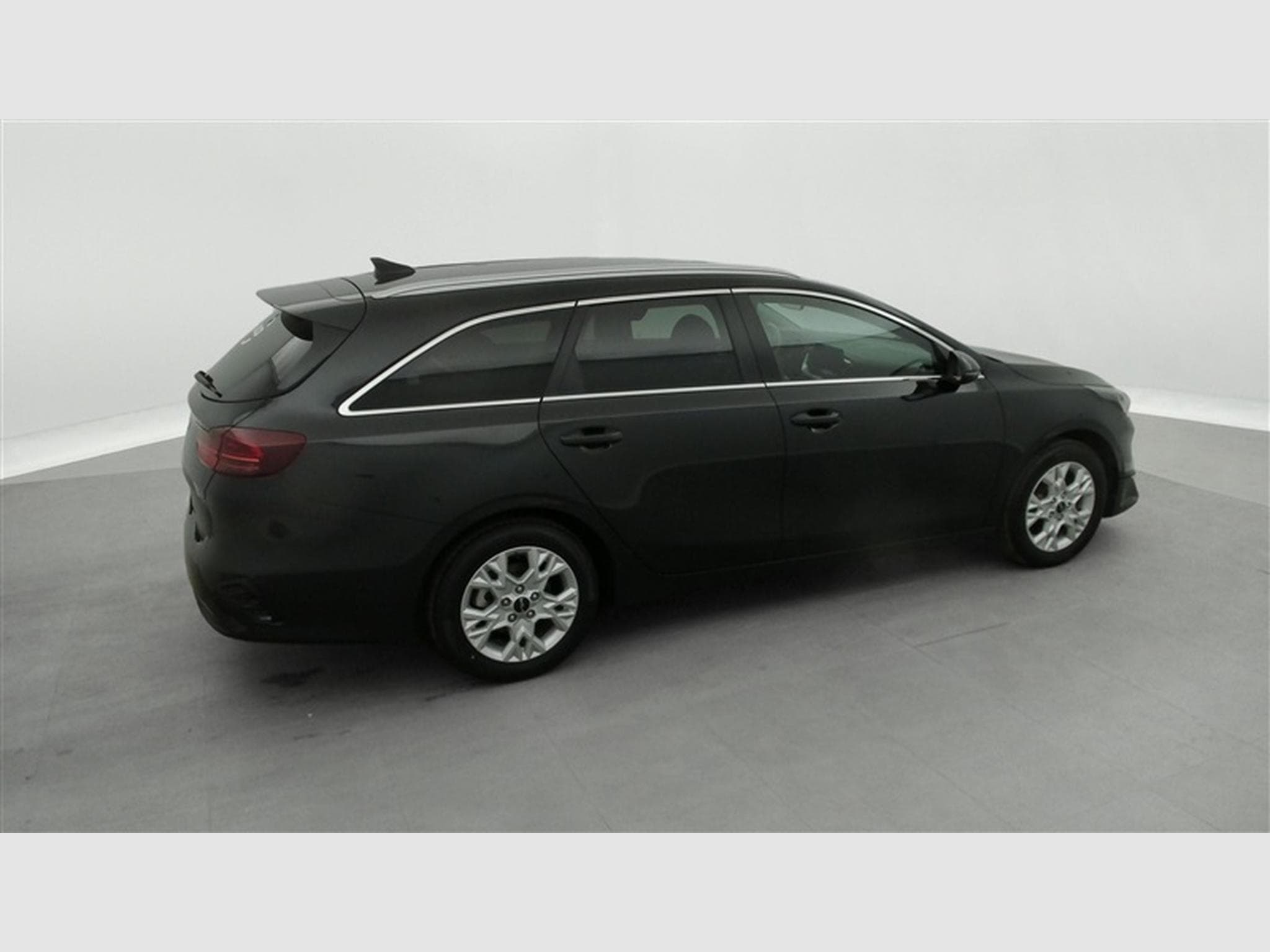 Kia Ceed Sw 1.0 T-GDi Gold NAVI / CAMERA / JA 16" (2023) - Photo 25