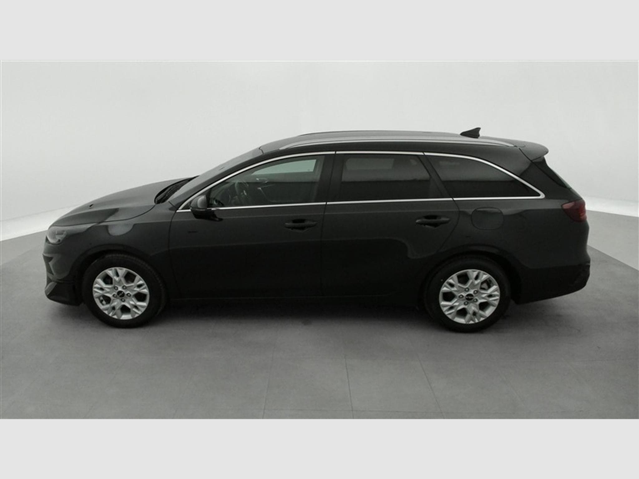 Kia Ceed Sw 1.0 T-GDi Gold NAVI / CAMERA / JA 16" (2023) - Photo 3