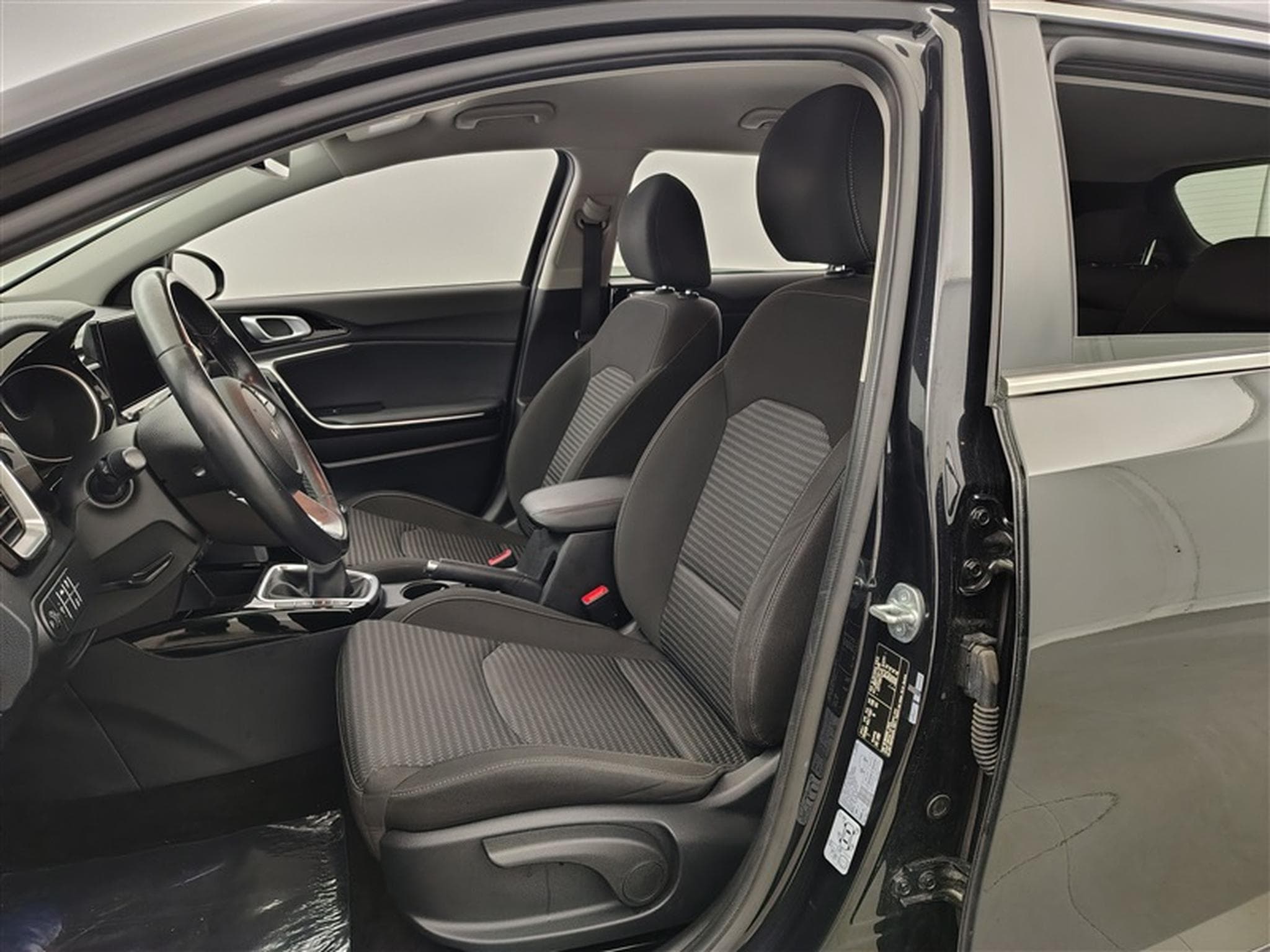 Kia Ceed Sw 1.0 T-GDi Gold NAVI / CAMERA / JA 16" (2023) - Photo 7