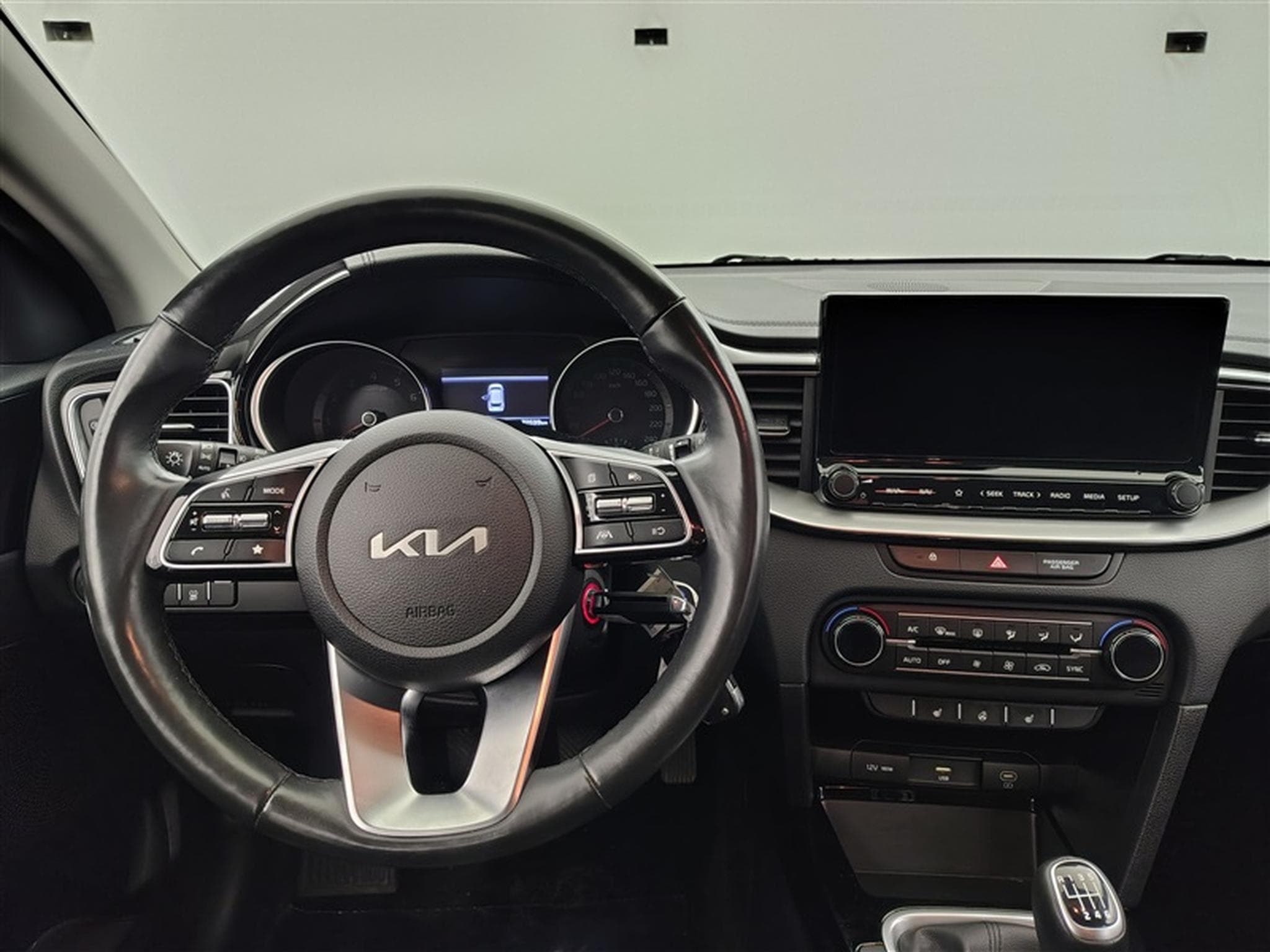Kia Ceed Sw 1.0 T-GDi Gold NAVI / CAMERA / JA 16" (2023) - Photo 9