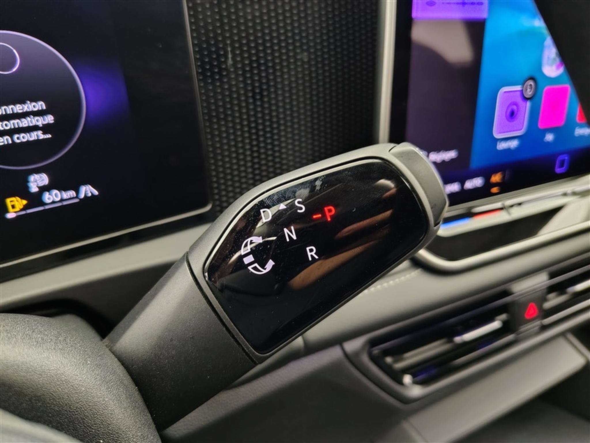 VW Tiguan 1.5 eTSI 150cv DSG United CARPLAY / FULL LED / TOIT PANO (2024) - Photo 12