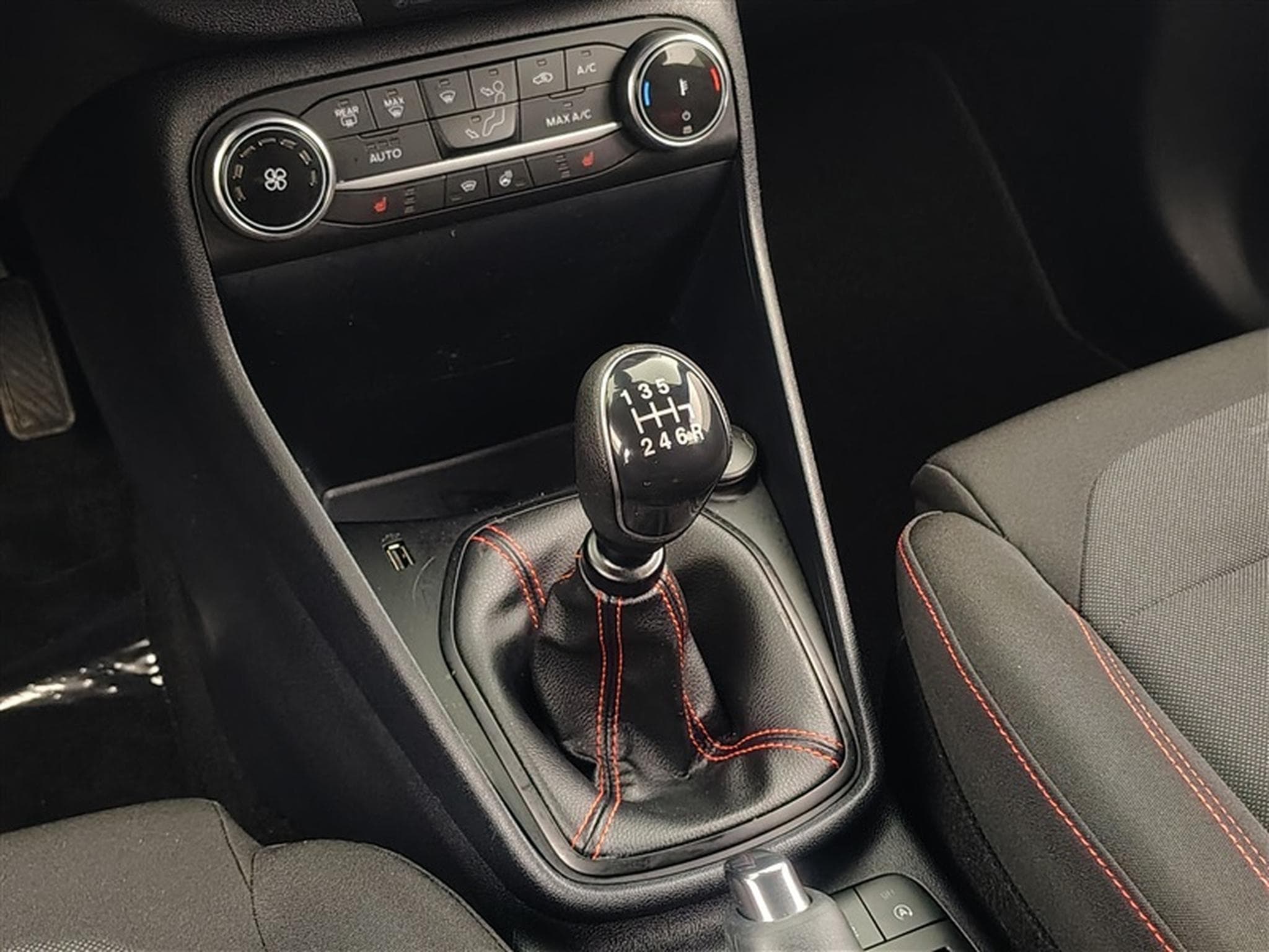 Ford Fiesta 1.0 EcoBoost MHEV ST-Line  Carplay / PDC (2022) - Foto 12