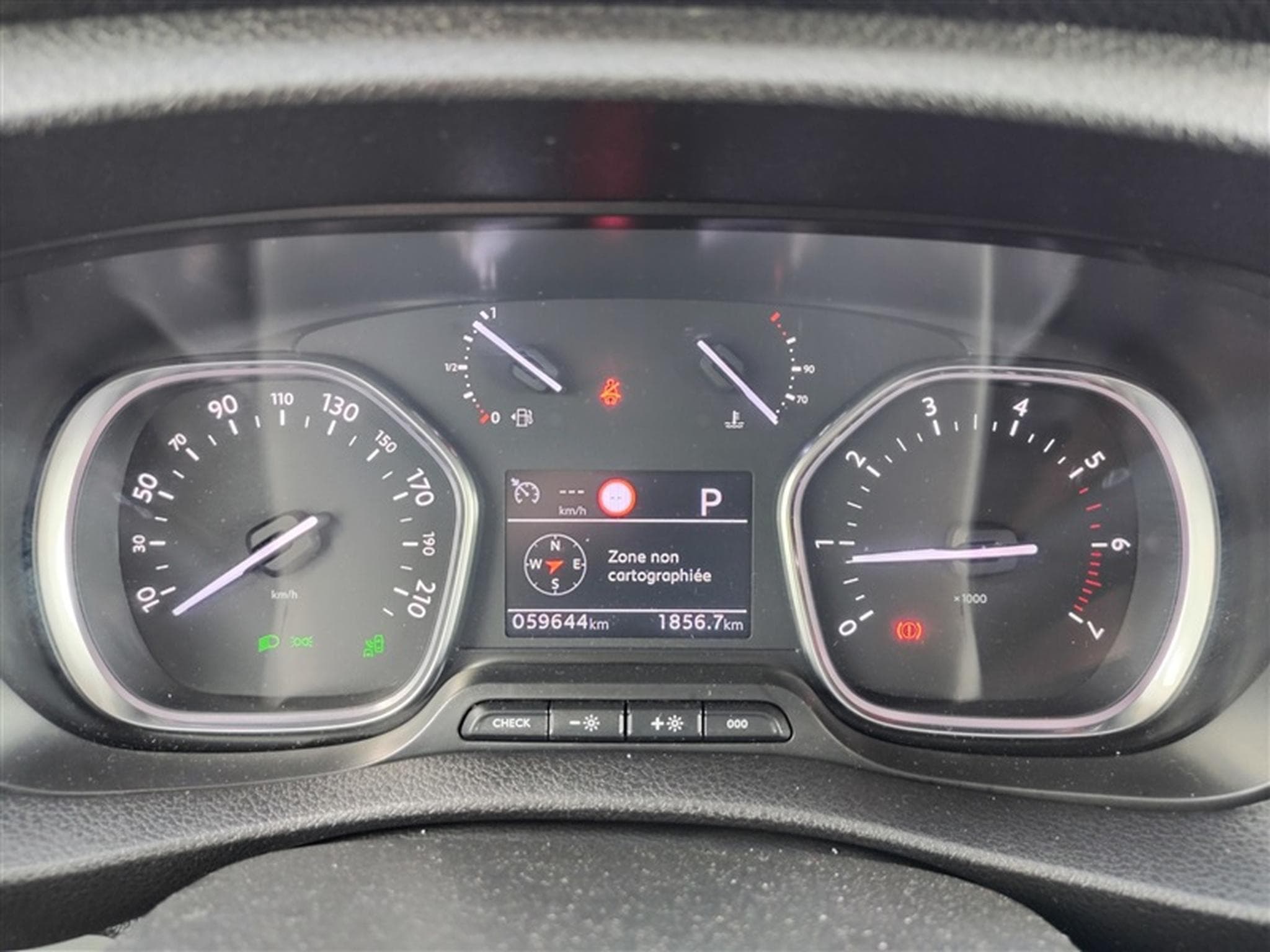 Peugeot Expert 2.0 BlueHDi EAT8 L2 NAVI CLIM / TEL / PDC AV-AR (2023) - Foto 10