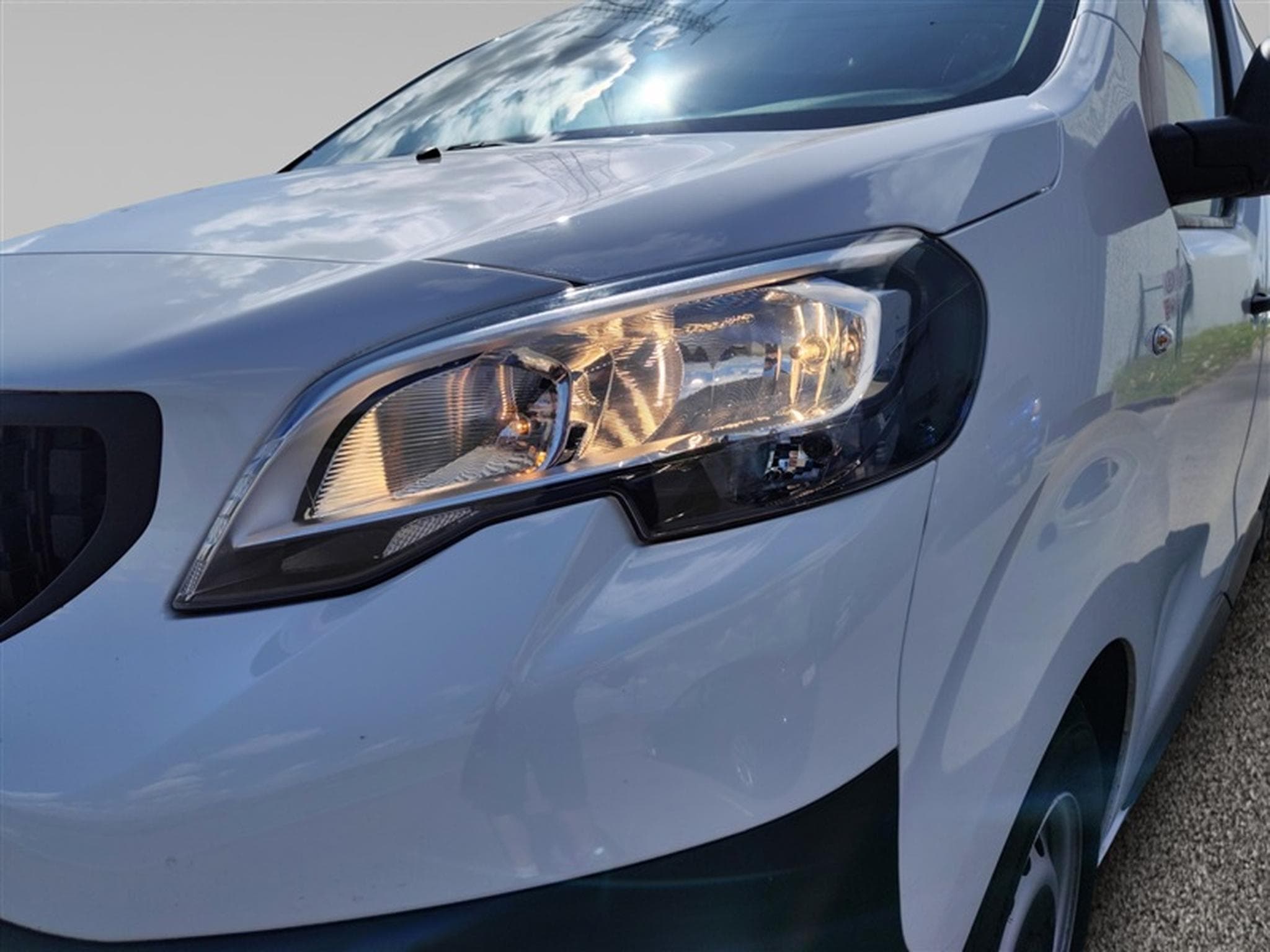 Peugeot Expert 2.0 BlueHDi EAT8 L2 NAVI CLIM / TEL / PDC AV-AR (2023) - Foto 16