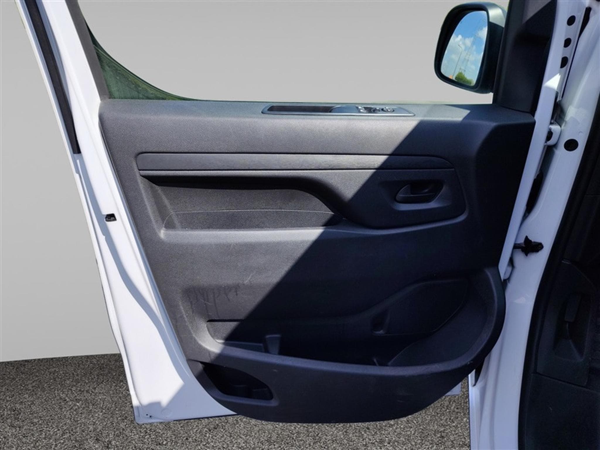 Peugeot Expert 2.0 BlueHDi EAT8 L2 NAVI CLIM / TEL / PDC AV-AR (2023) - Foto 17