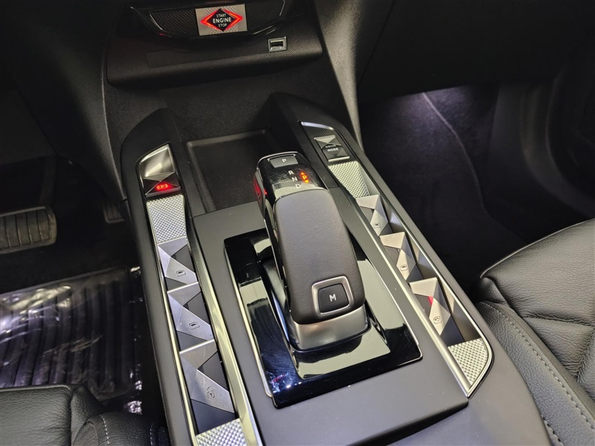 DS Automobiles DS3 1.2 PureTech 130cv EAT8 Business NAVI / FULL LED / CUIR (2021) - Foto 12