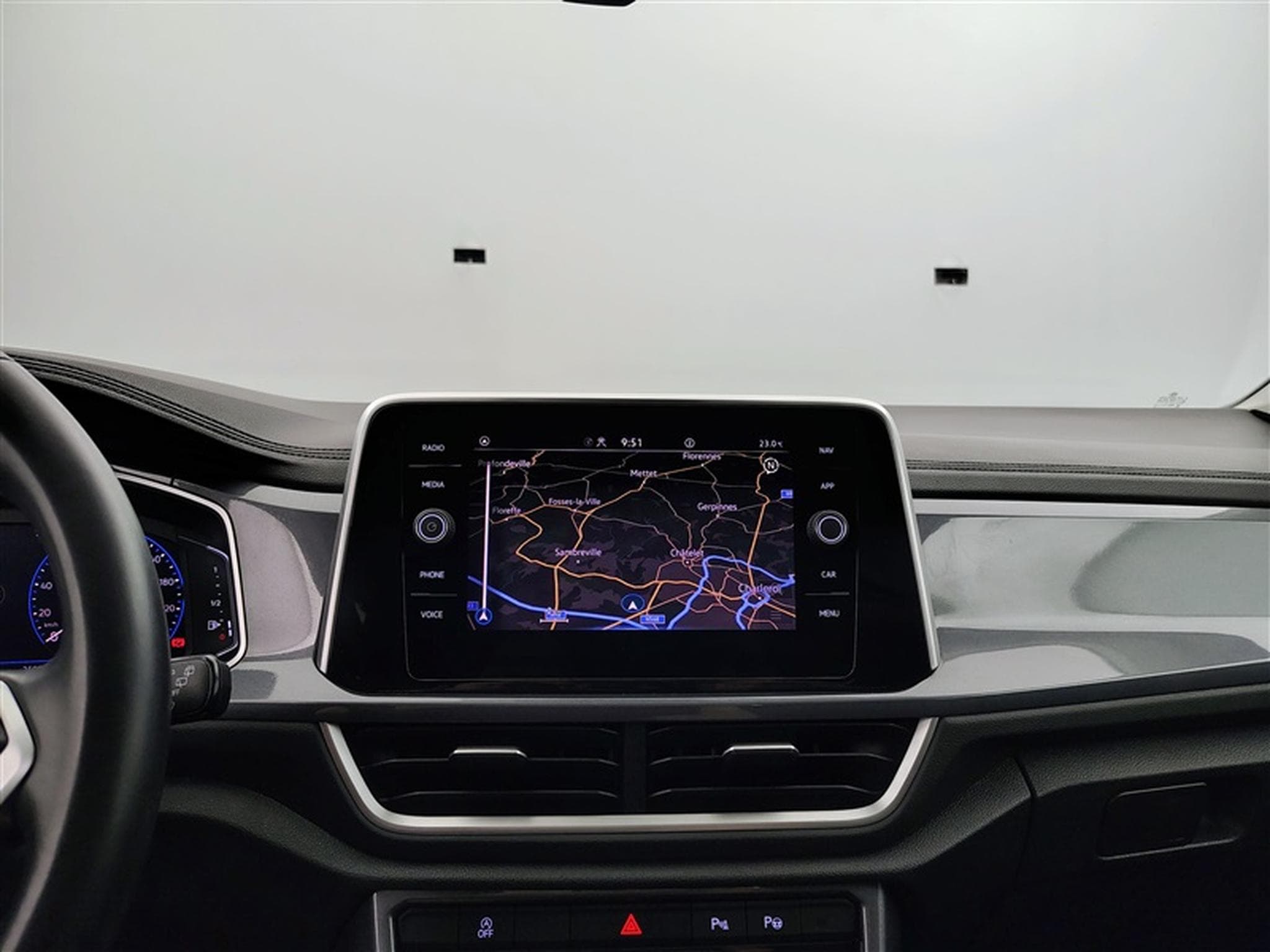 VW T-Roc 1.5 TSI **AUTO/CAM/CARPLAY** (2023) - Foto 11