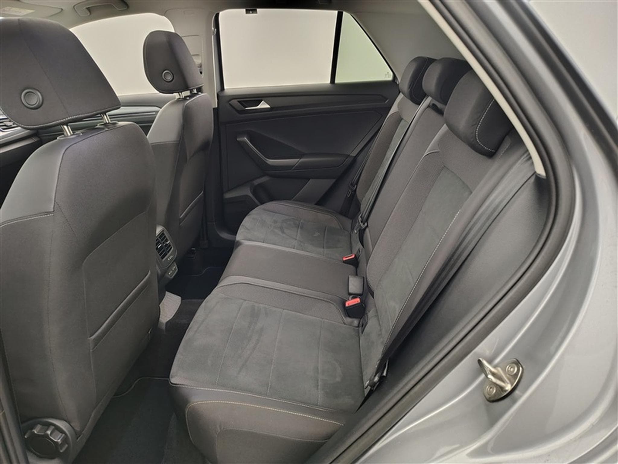 VW T-Roc 1.5 TSI **AUTO/CAM/CARPLAY** (2023) - Foto 13