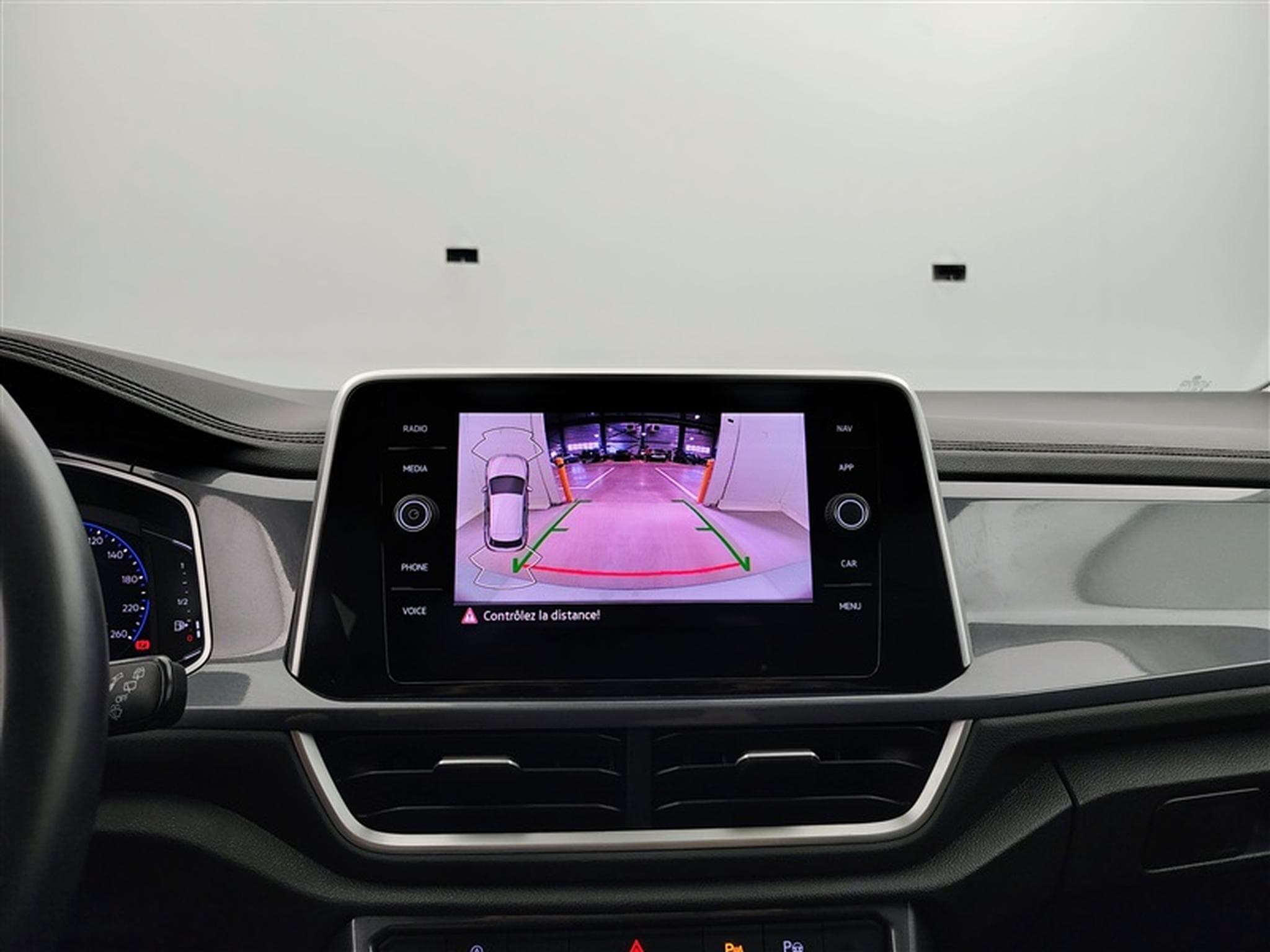 VW T-Roc 1.5 TSI **AUTO/CAM/CARPLAY** (2023) - Foto 18