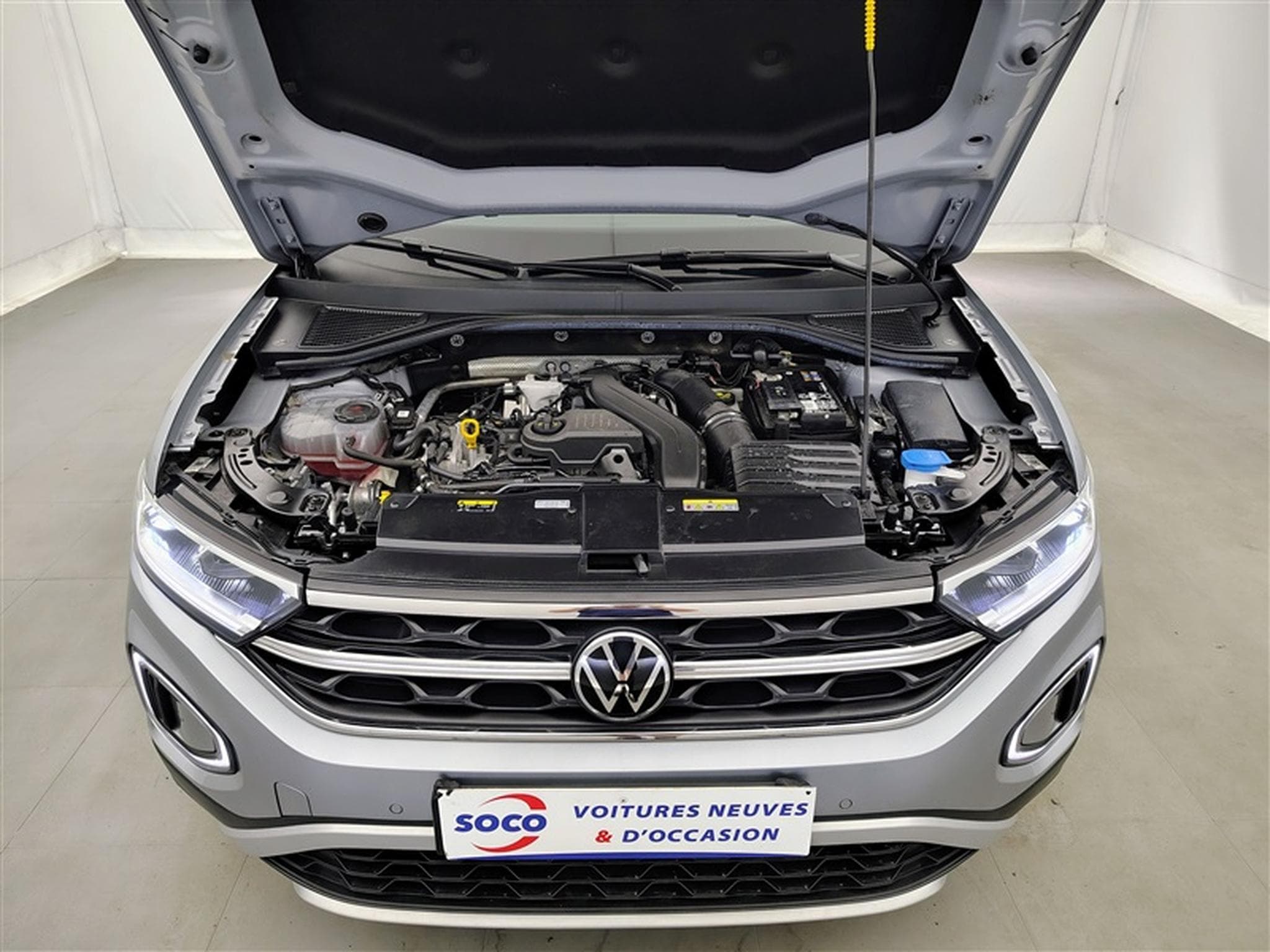 VW T-Roc 1.5 TSI **AUTO/CAM/CARPLAY** (2023) - Foto 21