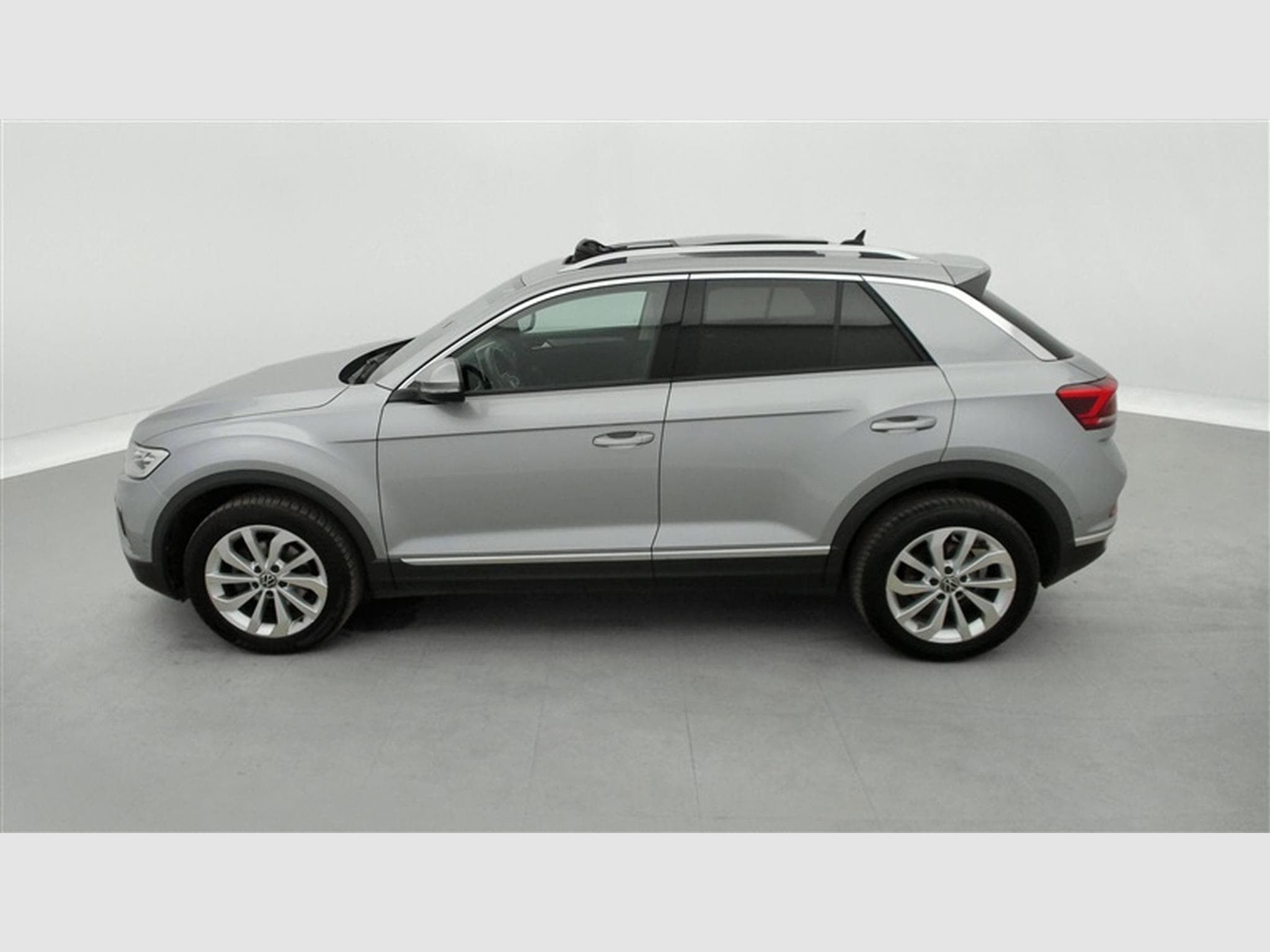 VW T-Roc 1.5 TSI **AUTO/CAM/CARPLAY** (2023) - Foto 3