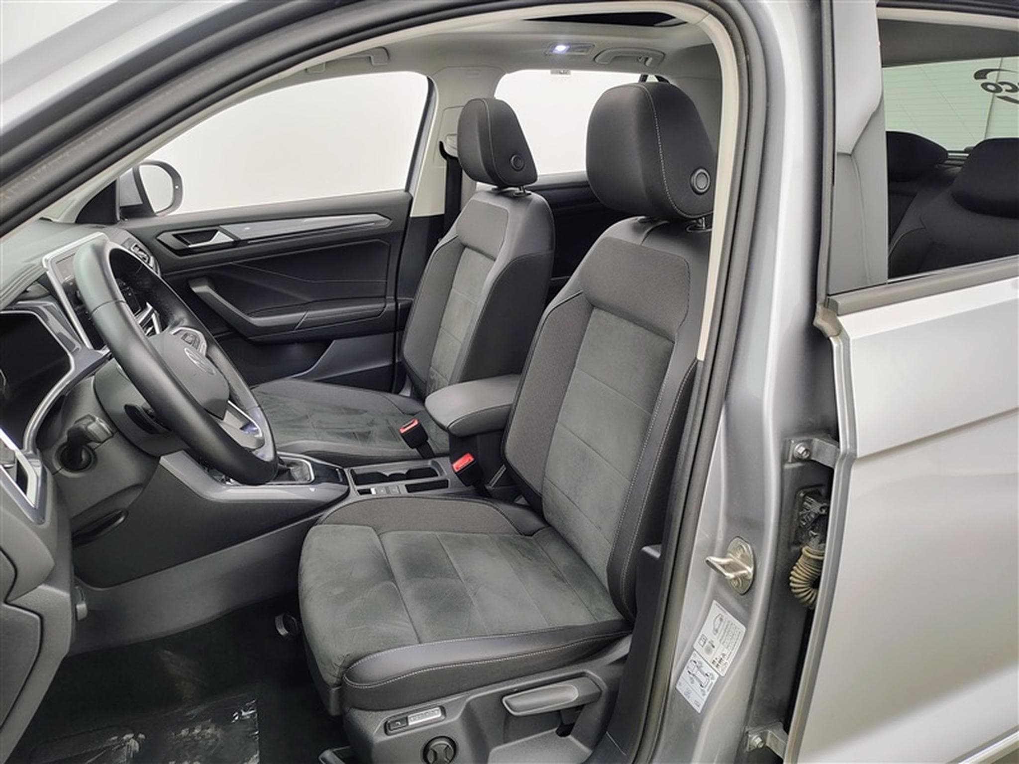 VW T-Roc 1.5 TSI **AUTO/CAM/CARPLAY** (2023) - Foto 7