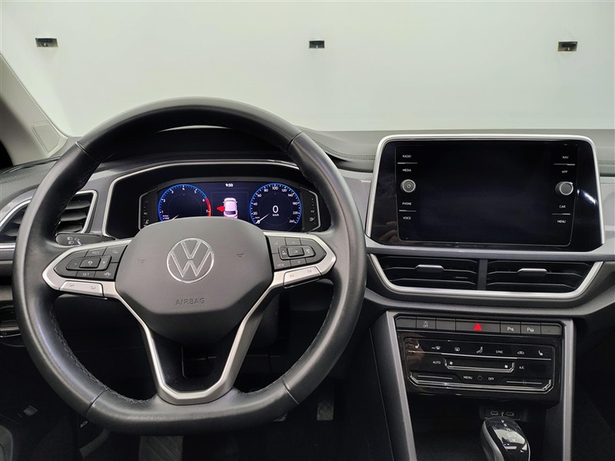 VW T-Roc 1.5 TSI **AUTO/CAM/CARPLAY** (2023) - Foto 9
