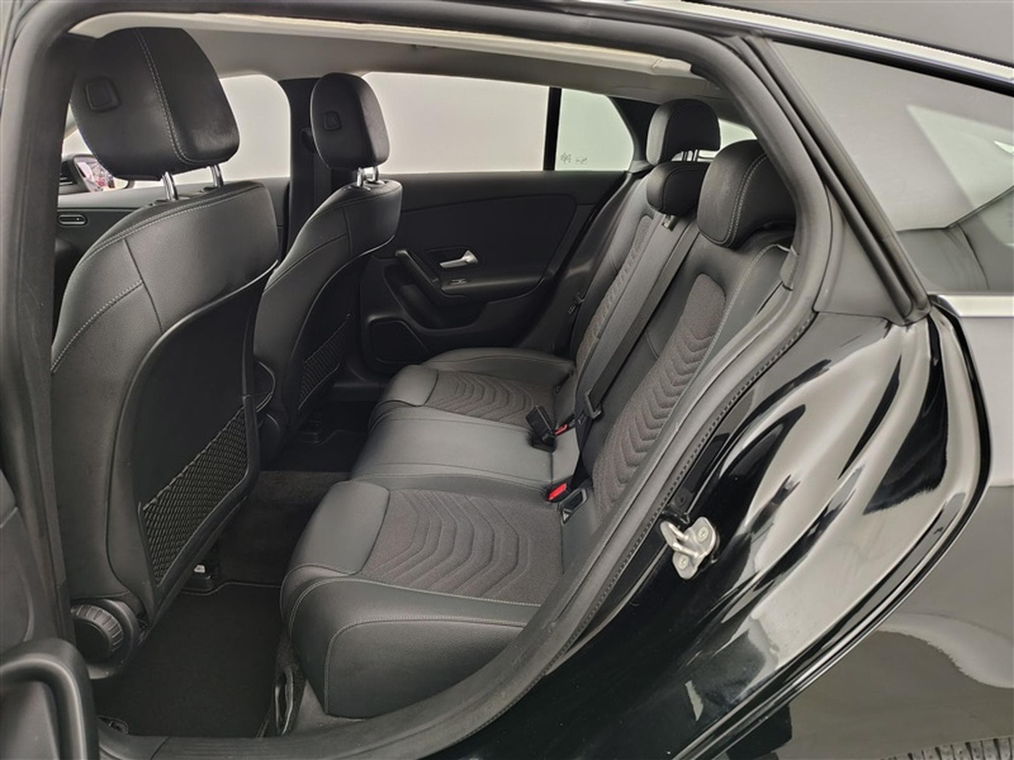 Mercedes CLA 180 Shooting Break AT7 NAVI / S-CUIR / PDC AV-AR (2023) - Foto 13