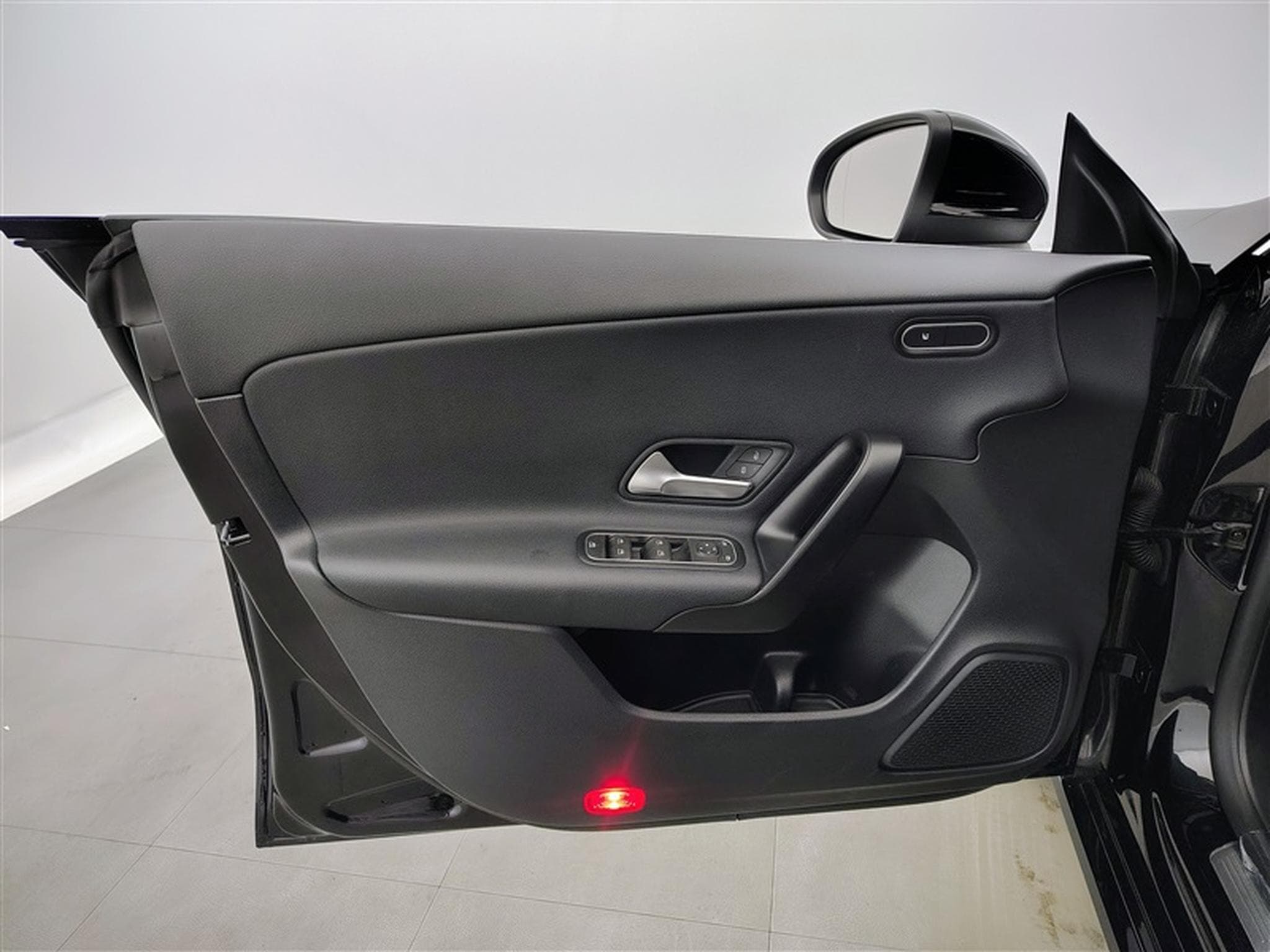 Mercedes CLA 180 Shooting Break AT7 NAVI / S-CUIR / PDC AV-AR (2023) - Foto 17