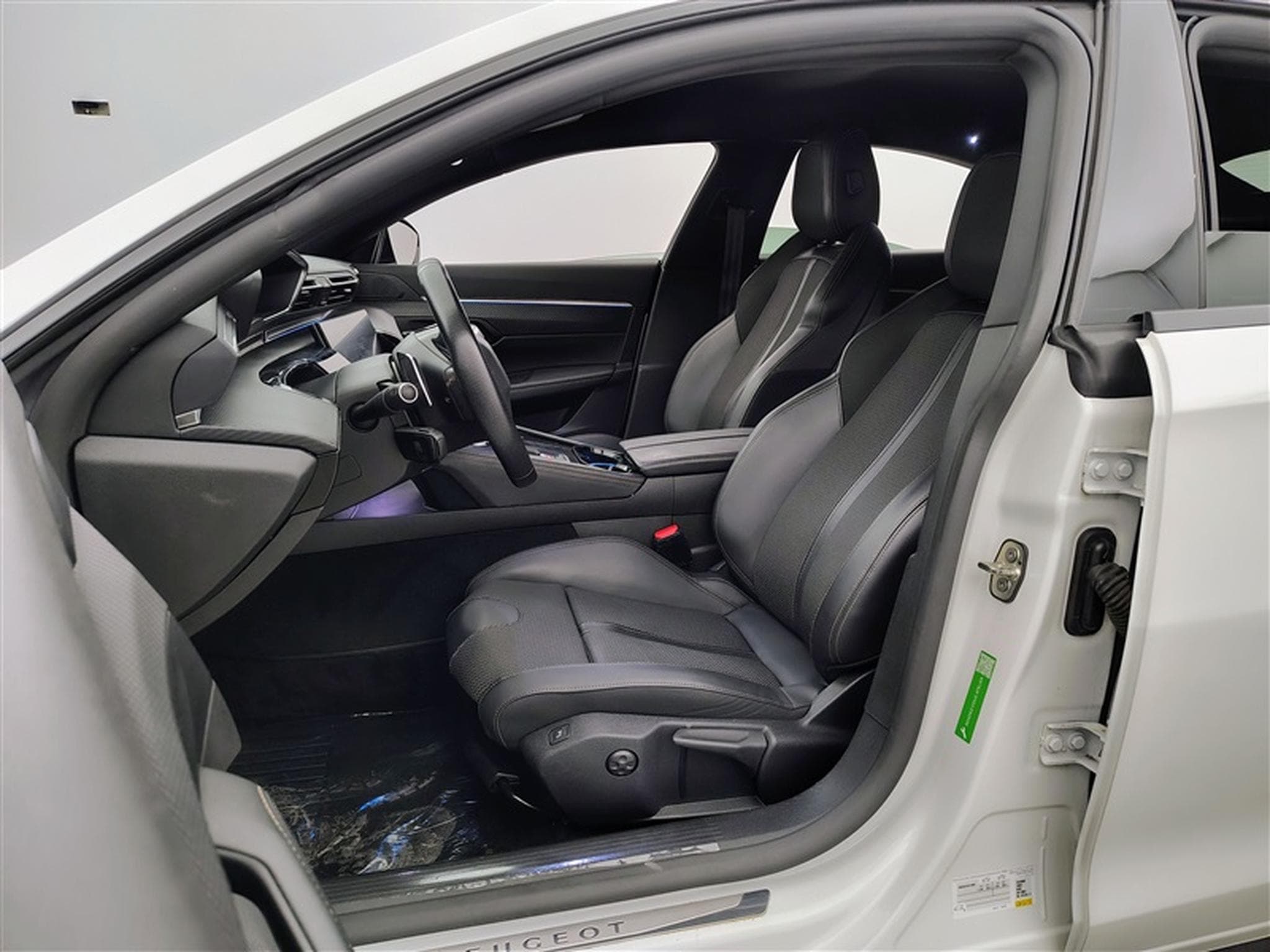 Peugeot 508 1.2 PureTech GT EAT8/S-CUIR/NAVI/LED/JA18/PDC/CAMERA (2021) - Photo 7