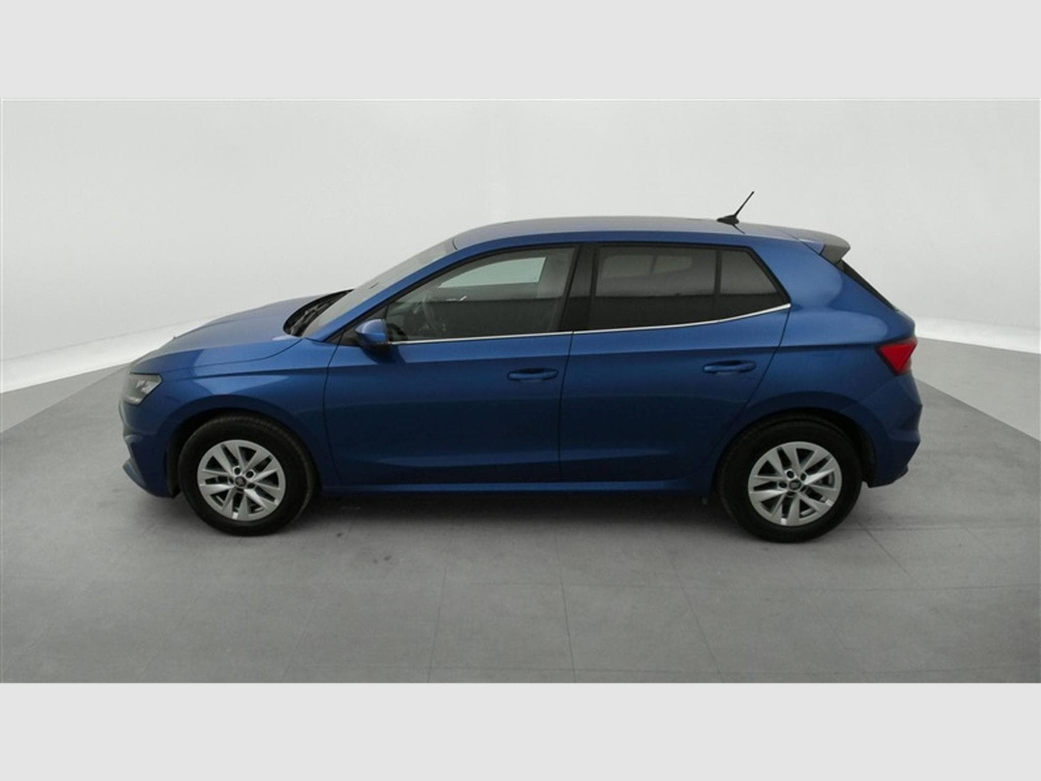 Skoda Fabia 1.0 TSI 95cv Selection CARPLAY / FULL LED / PDC AR / JA 15" (2025) - Photo 3