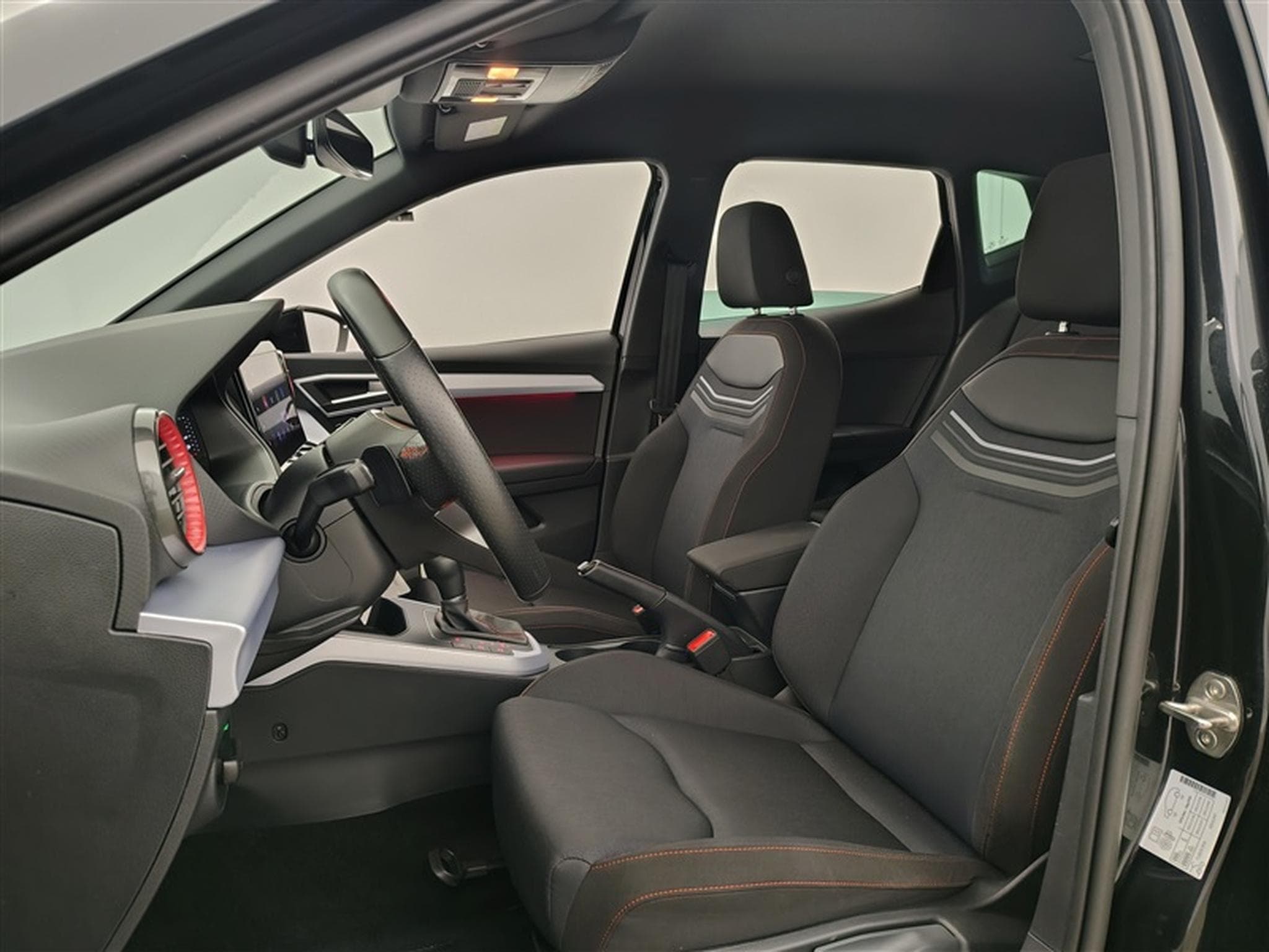 Seat Arona 1.0 TSI FR DSG NAVI / FULL LED / CARPLAY (2024) - Photo 7