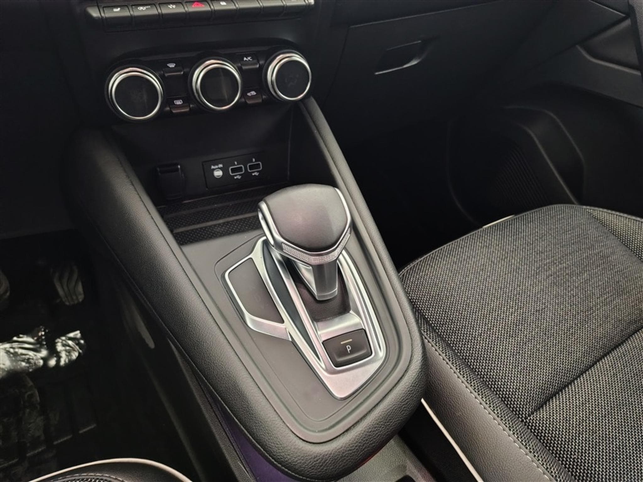 Renault Captur 1.33 TCe 140cv EDC Intens CARPLAY / FULL LED / CAMERA / JA17 (2022) - Photo 12