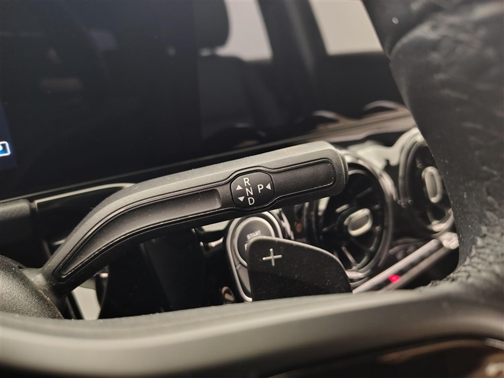 Mercedes GLA 180 d Business Line  Navi / PDC av+ar (2022) - Photo 12