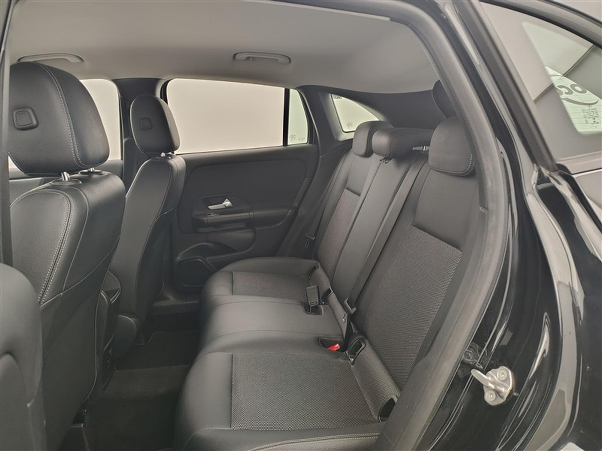 Mercedes GLA 180 d Business Line  Navi / PDC av+ar (2022) - Photo 13