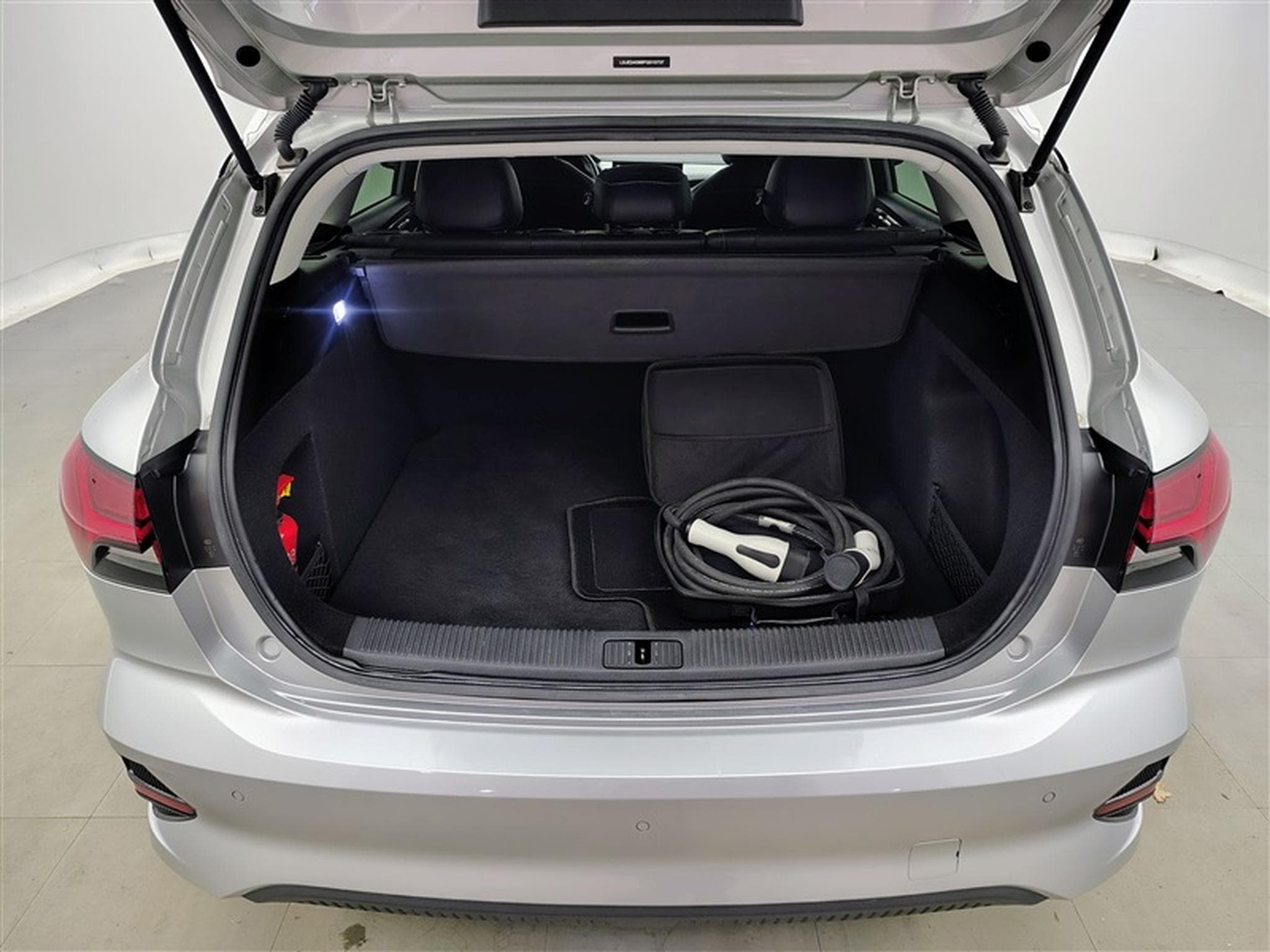 MG MG5 e-MG5 61 kWh Long Range Luxury NAVI / FULL LED / CUIR (2022) - Photo 14