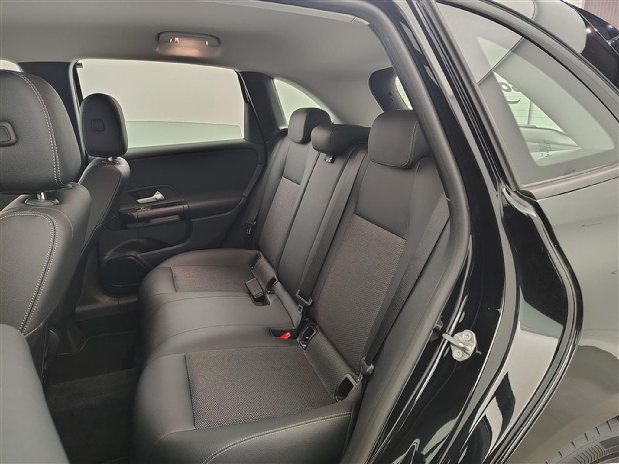 Mercedes B 180 B 180 Business Solution S-CUIR/NAVI/JA/PDC (2020) - Photo 13