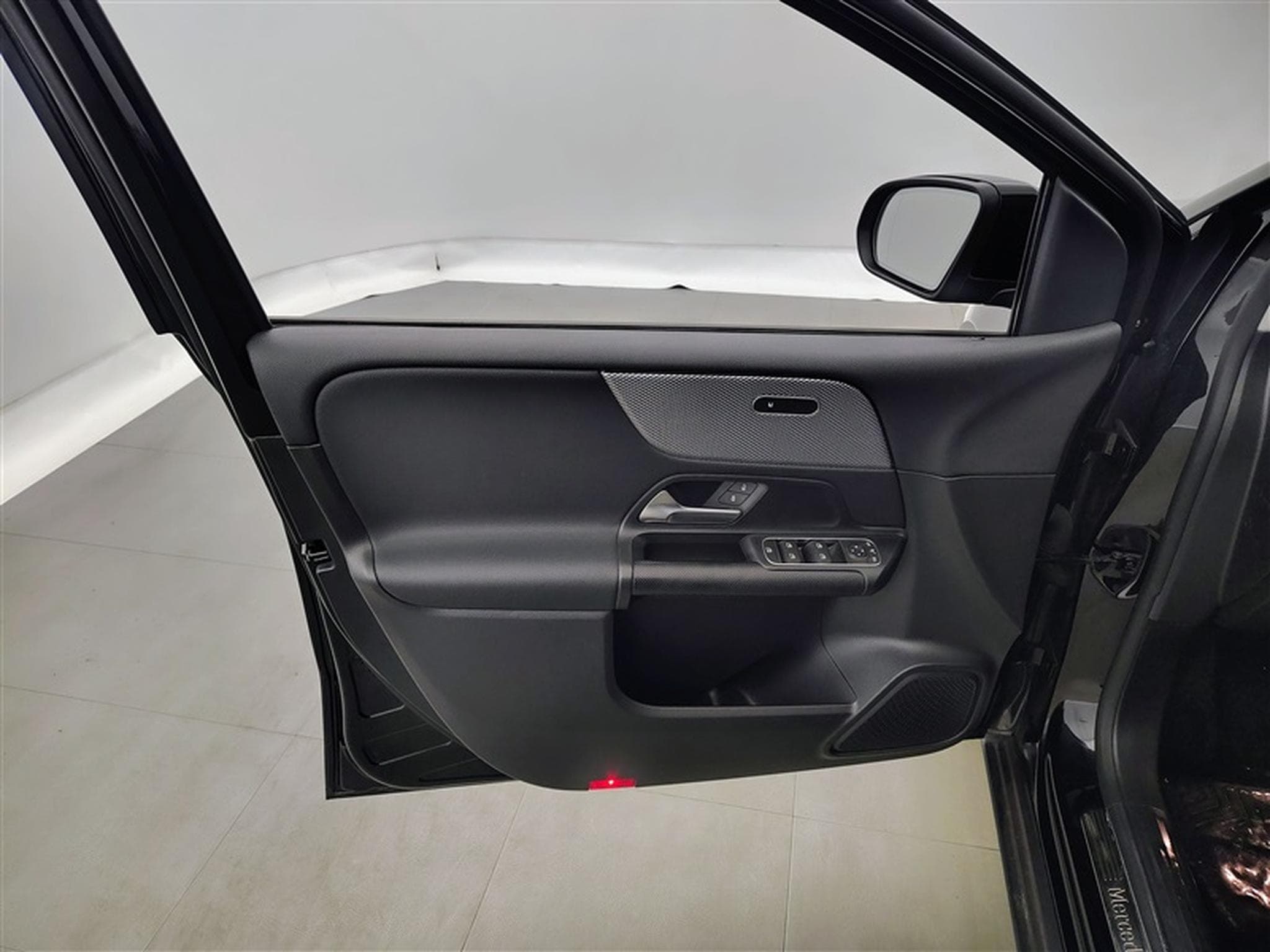 Mercedes B 180 B 180 Business Solution S-CUIR/NAVI/JA/PDC (2020) - Photo 17