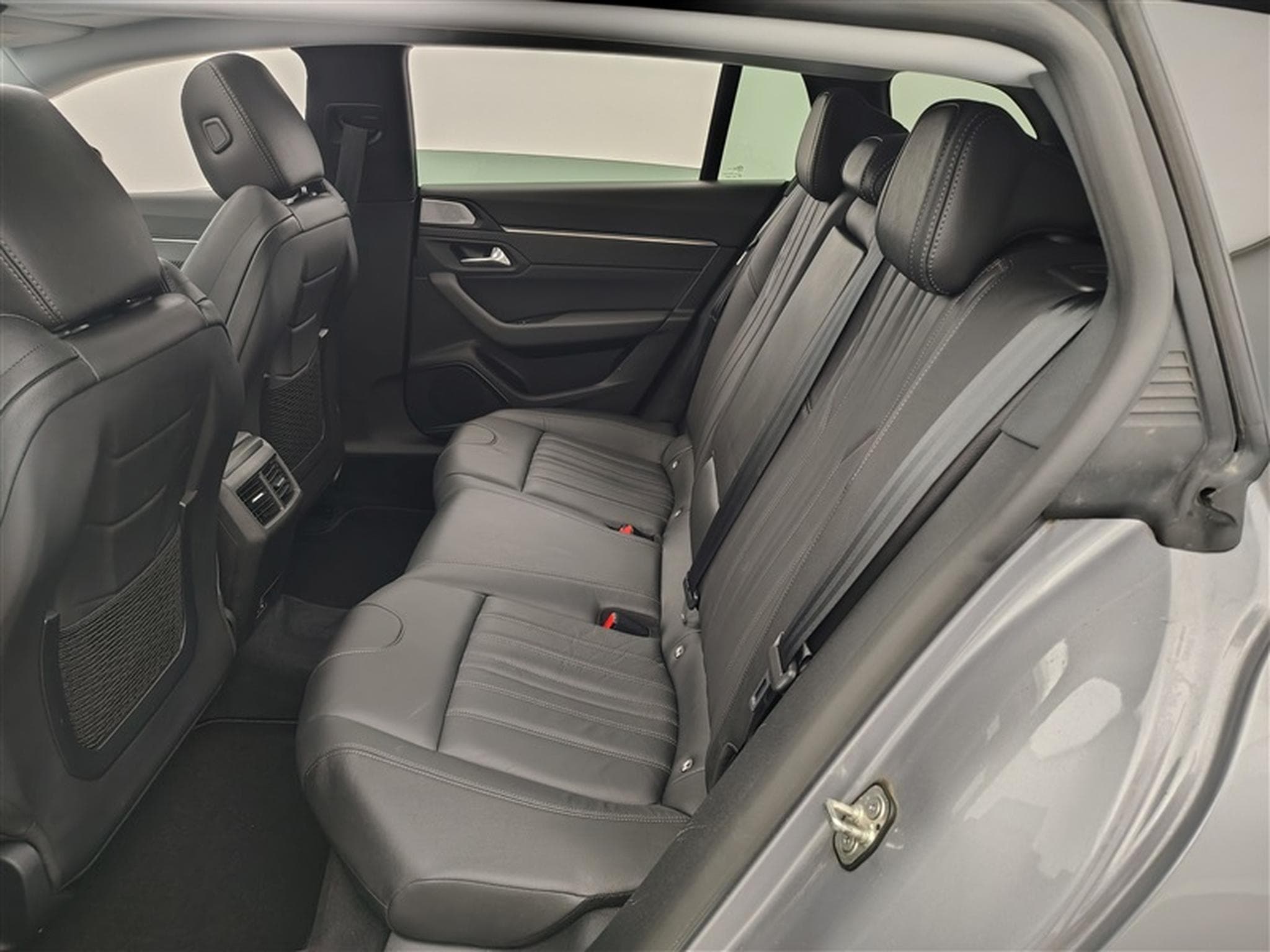 Peugeot 508 SW 1.5 BlueHDi EAT8 Allure Cuir / Navi / Led / Pano (2020) - Foto 13