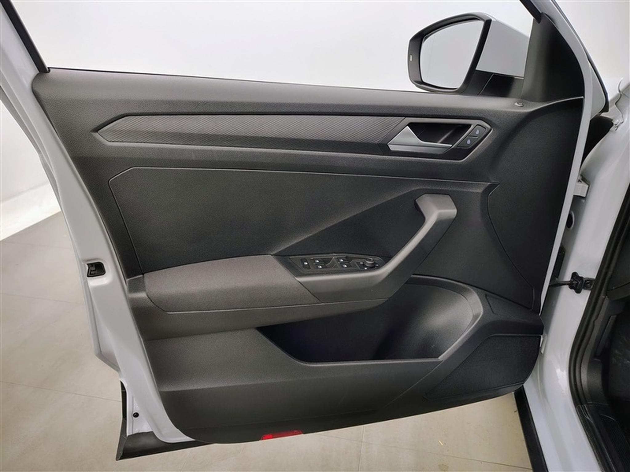 VW T-Roc 1.5 TSI  DSG  Navi / PDC av+ar (2021) - Foto 17