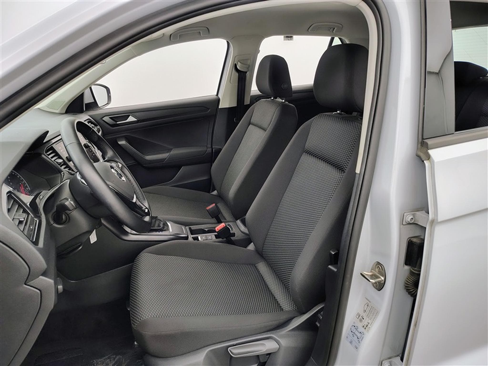 VW T-Roc 1.5 TSI  DSG  Navi / PDC av+ar (2021) - Foto 7