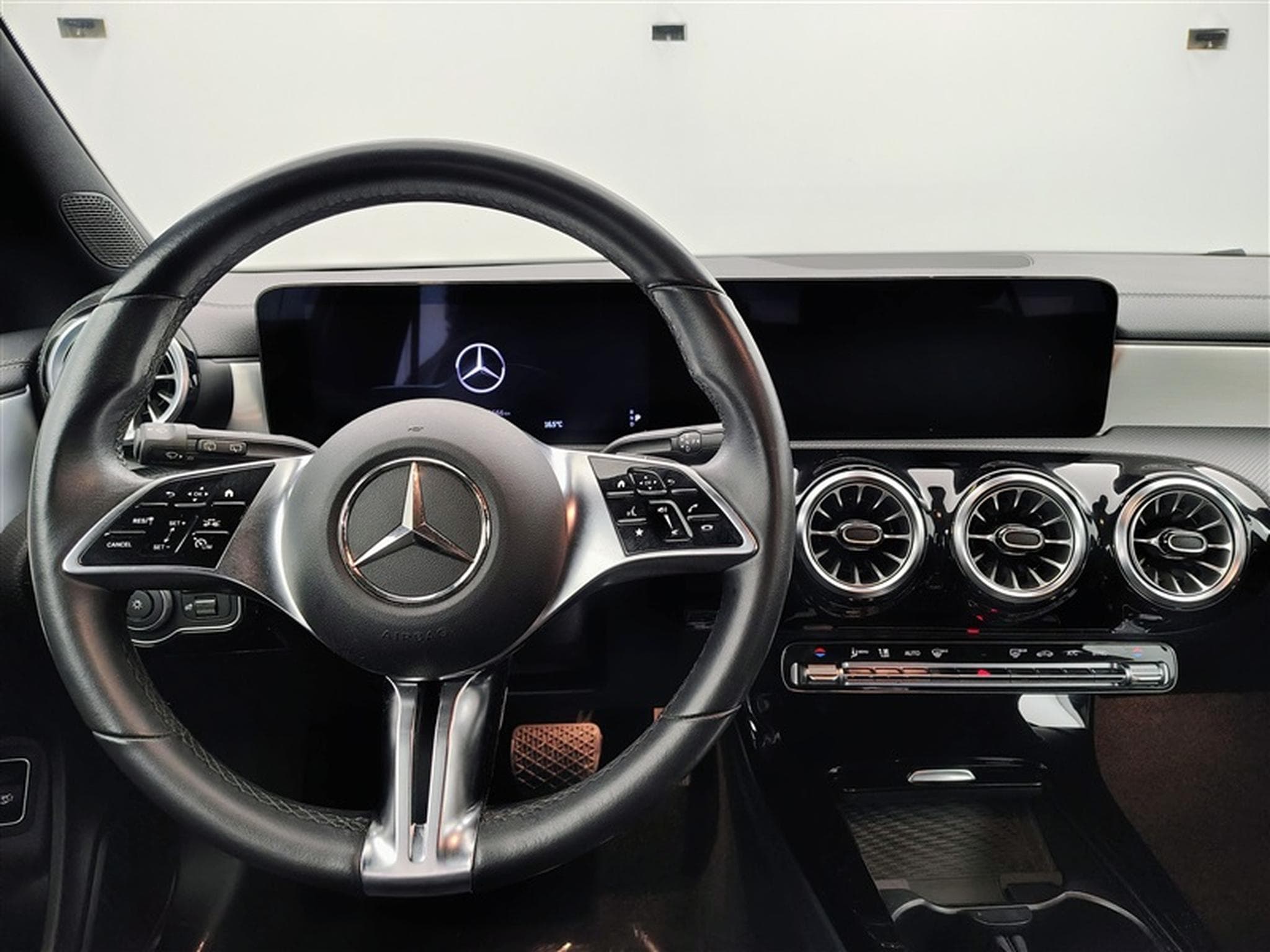 Mercedes CLA 180 Shoot Break Exécutive AT7 FACELIFT NAVI / CUIR SP/ FULL LED (2024) - Foto 8
