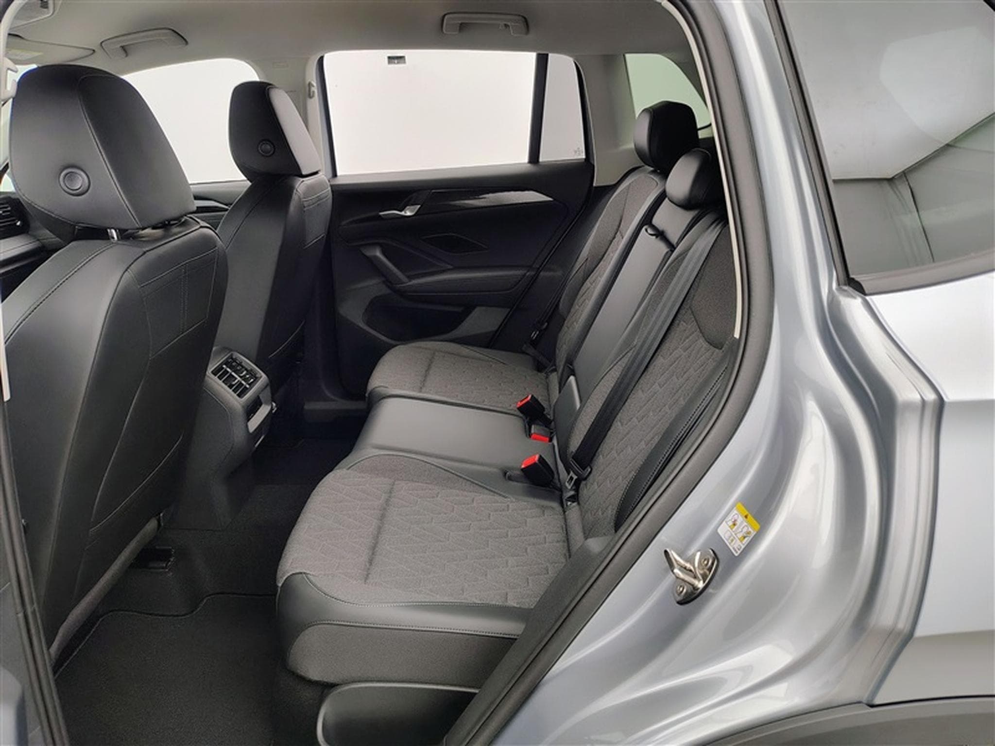 VW Tiguan 1.5 TSI 130cv DSG United CARPLAY / FULL LED / CAMERA 360° (2026) - Foto 13