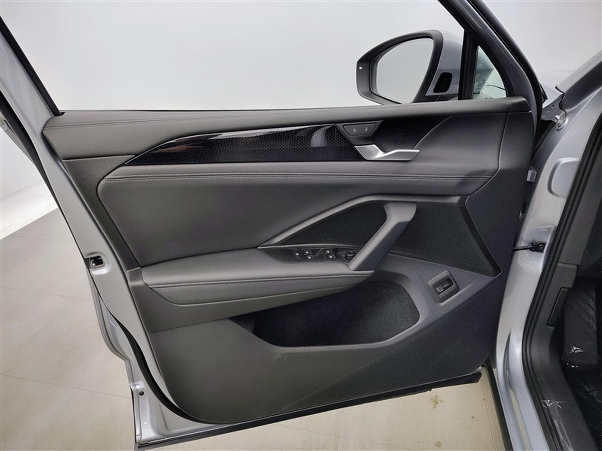 VW Tiguan 1.5 TSI 130cv DSG United CARPLAY / FULL LED / CAMERA 360° (2026) - Foto 17