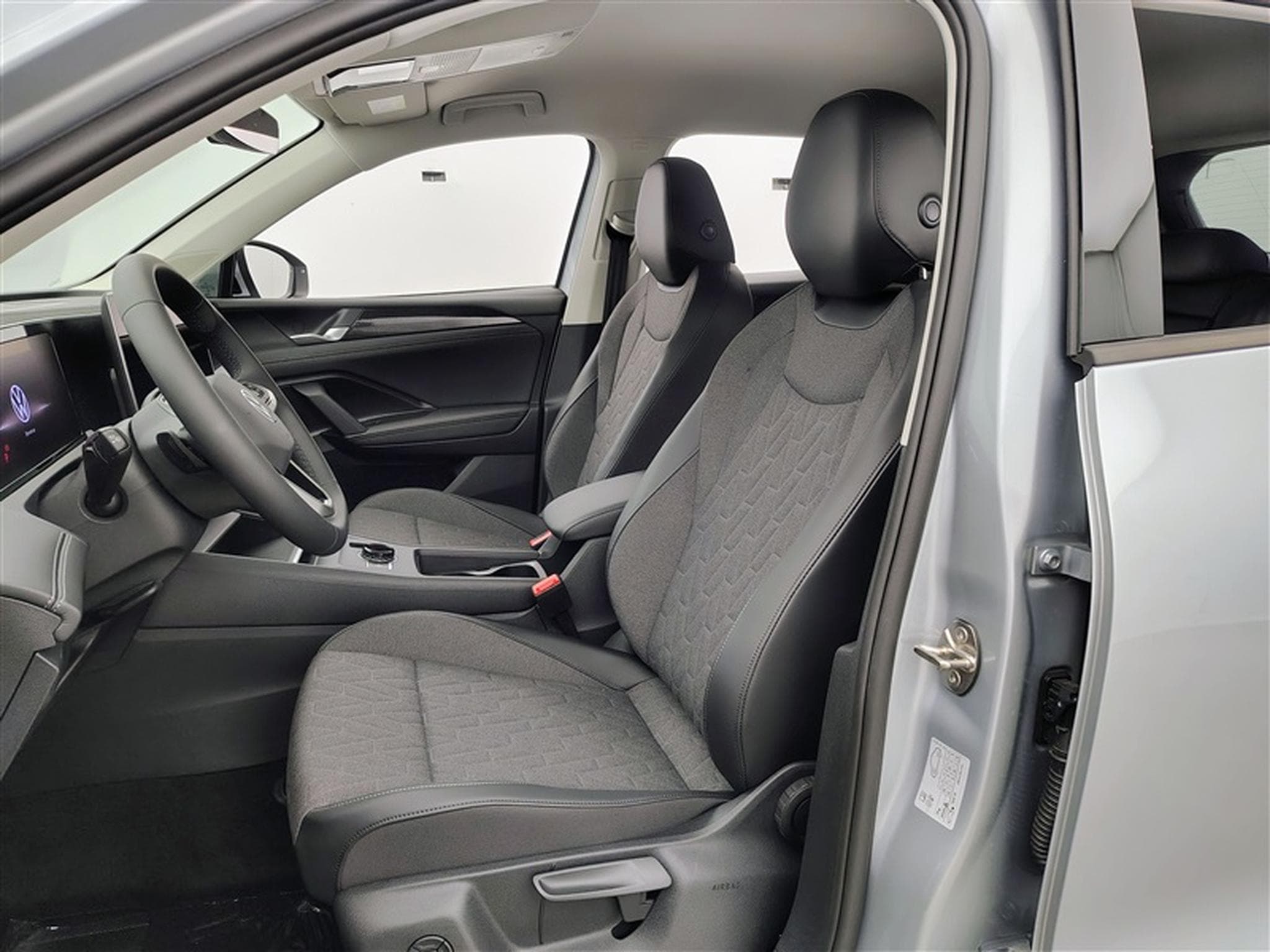 VW Tiguan 1.5 TSI 130cv DSG United CARPLAY / FULL LED / CAMERA 360° (2026) - Foto 7