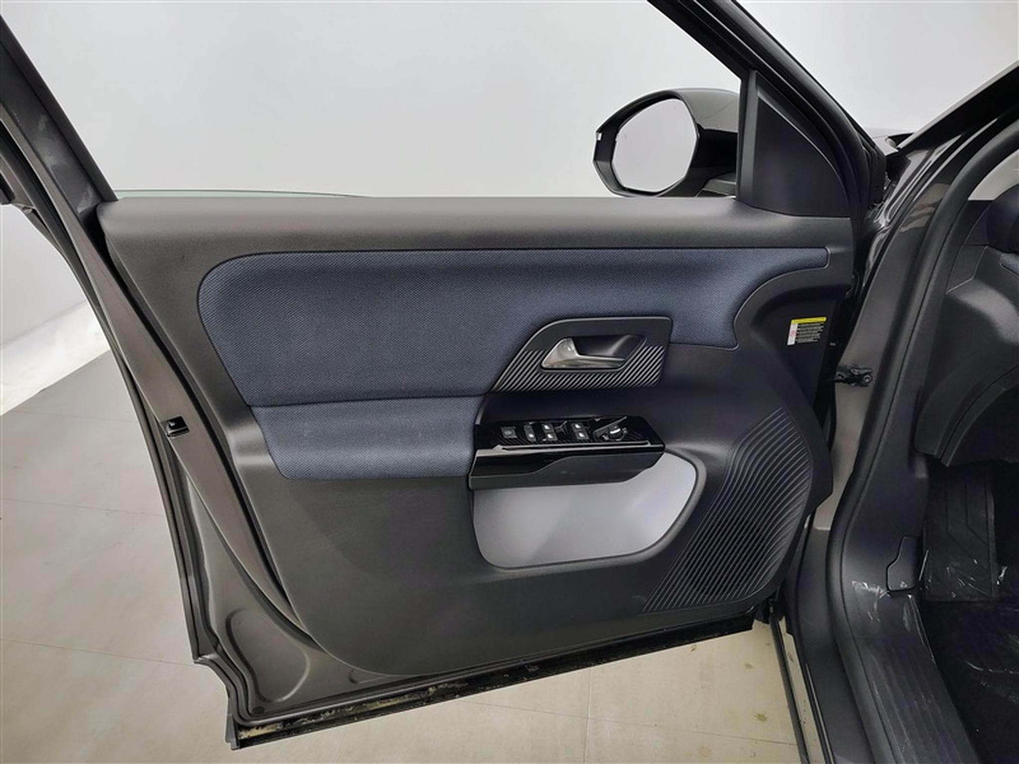 Citroen C5 Aircross 1.2 Hybrid 145cv E-DCS6 Plus NAVI / FULL LED / CAMERA / JA19 (2026) - Photo 17