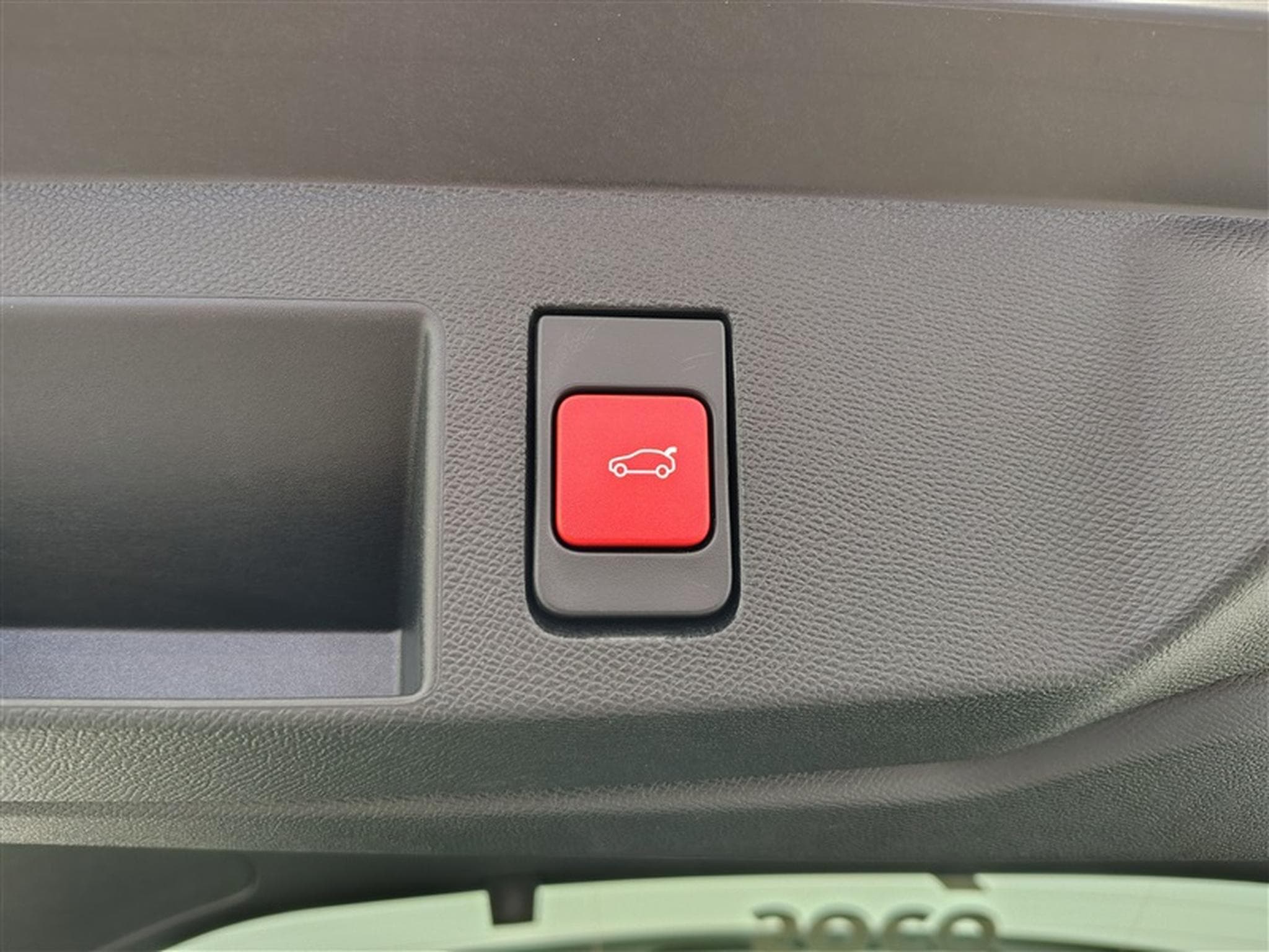 Citroen C5 Aircross 1.2 Hybrid 145cv E-DCS6 Plus NAVI / FULL LED / CAMERA / JA19 (2026) - Photo 19