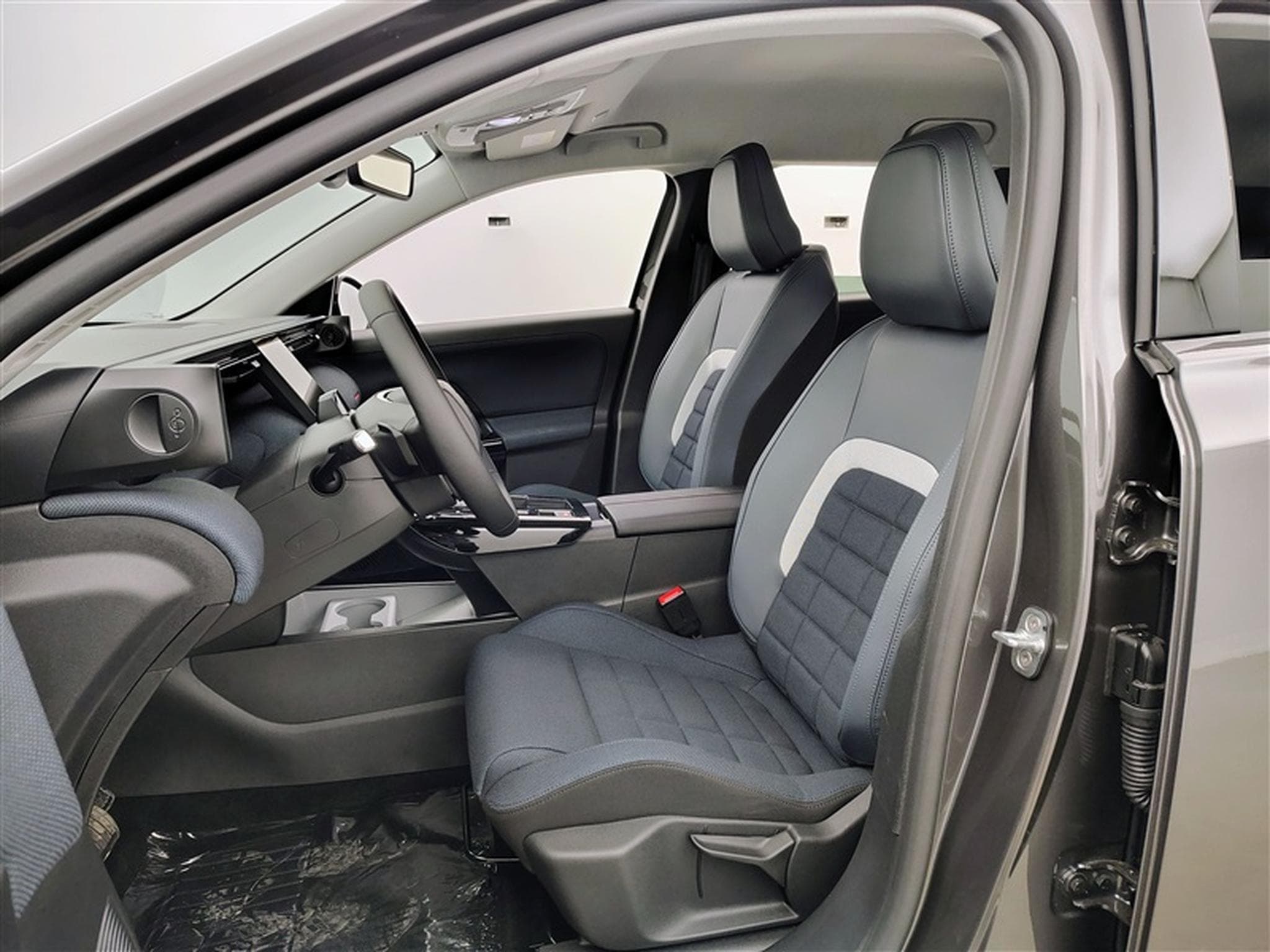 Citroen C5 Aircross 1.2 Hybrid 145cv E-DCS6 Plus NAVI / FULL LED / CAMERA / JA19 (2026) - Photo 7