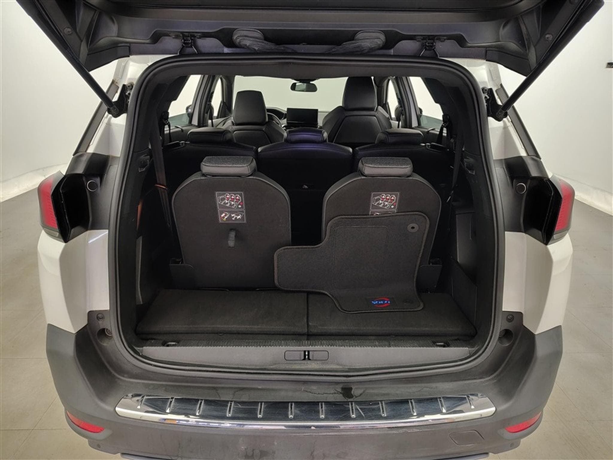 Peugeot 5008 1.2 PureTech 130Cv EAT8 Allure Pack 7PL / NAVI / FULL LED (2023) - Photo 14
