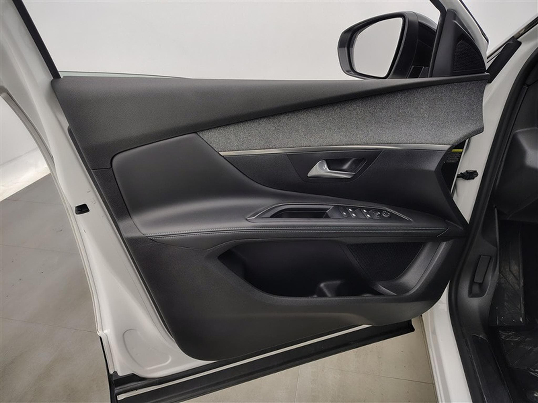 Peugeot 5008 1.2 PureTech 130Cv EAT8 Allure Pack 7PL / NAVI / FULL LED (2023) - Photo 16
