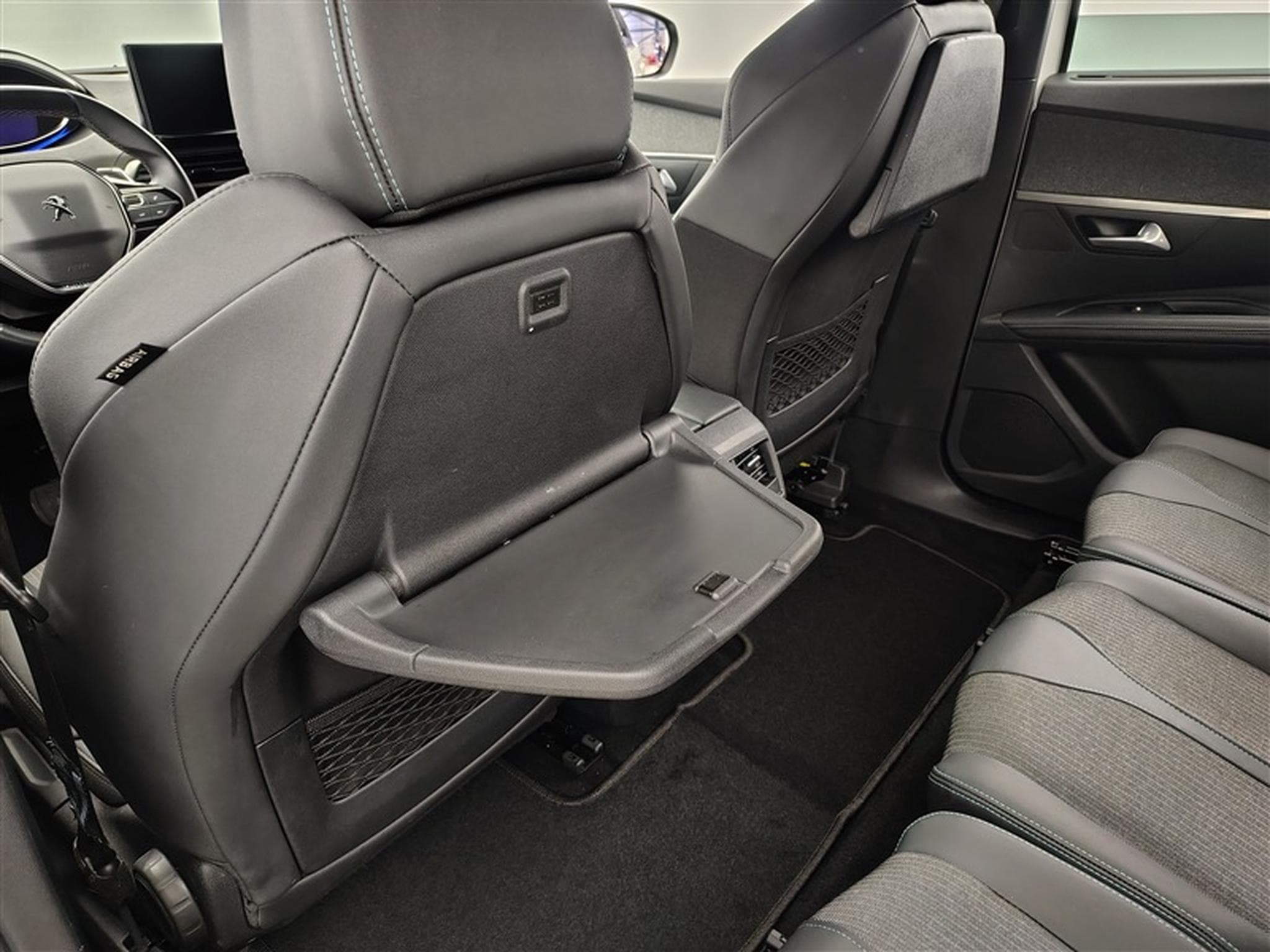 Peugeot 5008 1.2 PureTech 130Cv EAT8 Allure Pack 7PL / NAVI / FULL LED (2023) - Photo 19