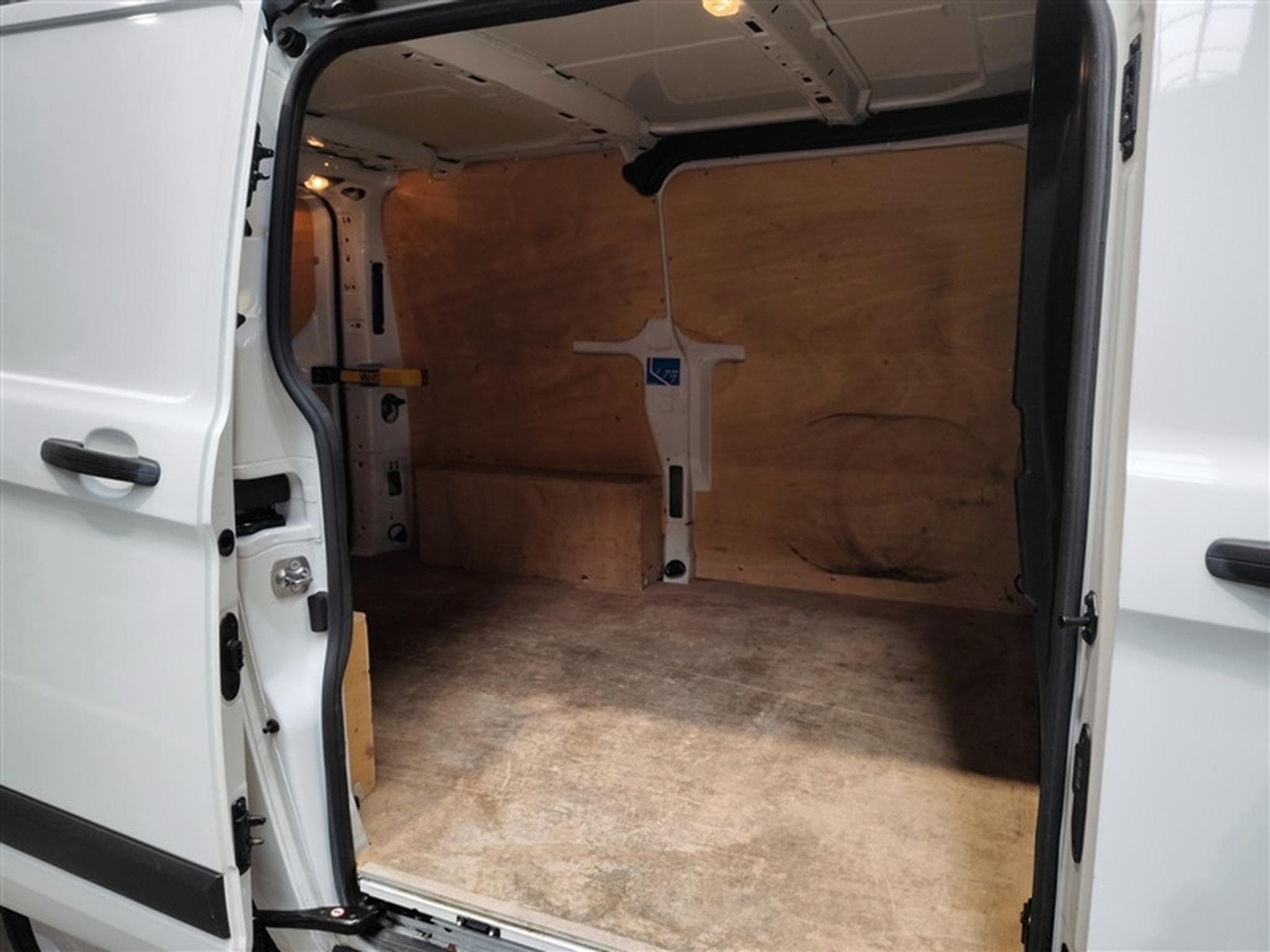 Ford Transit 2.0 TDCi L1H1 3PL CLIM / PDC AV-AR (2022) - Photo 13