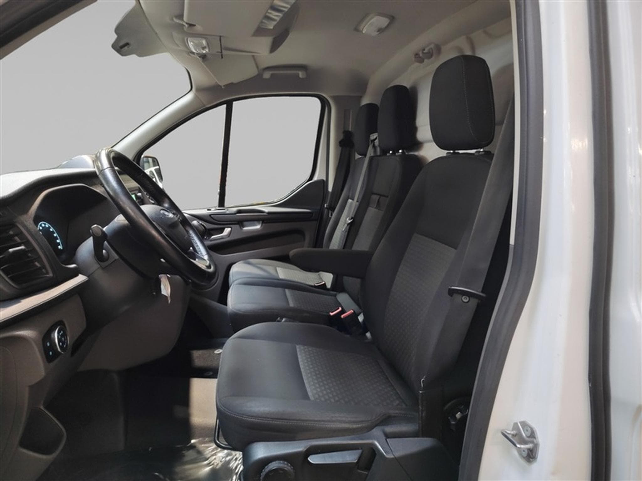 Ford Transit 2.0 TDCi L1H1 3PL CLIM / PDC AV-AR (2022) - Photo 7