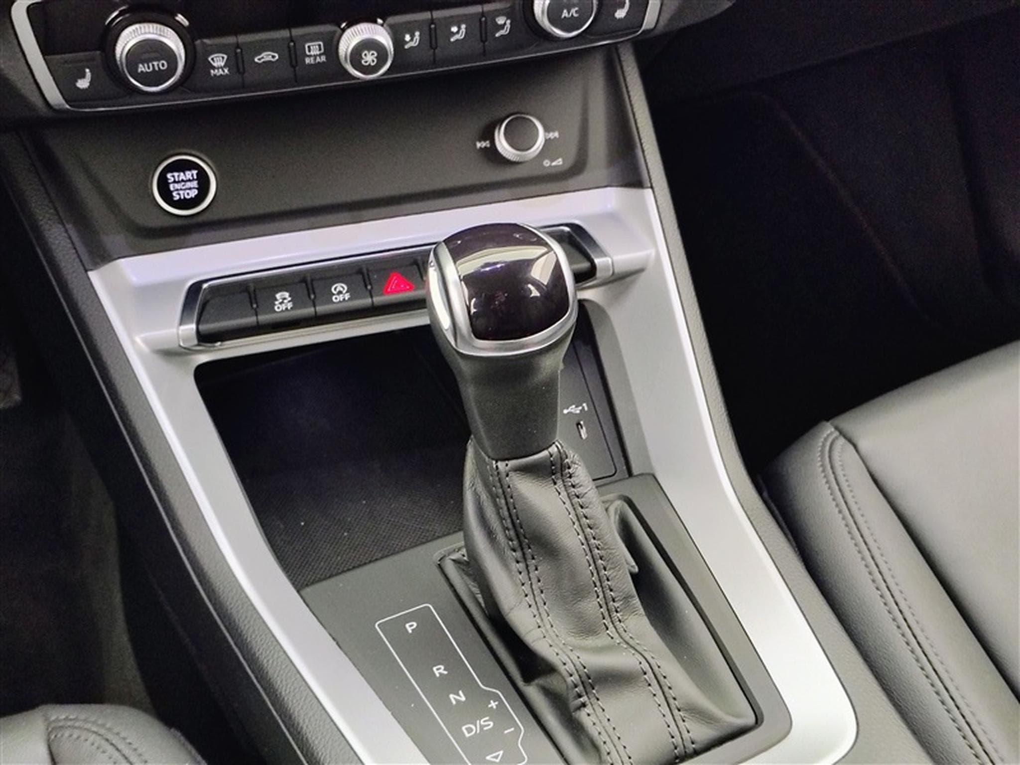Audi Q3 35 TFSI Business Edition S.Tronic CUIR/NAVI/LED/JA17 (2022) - Photo 11