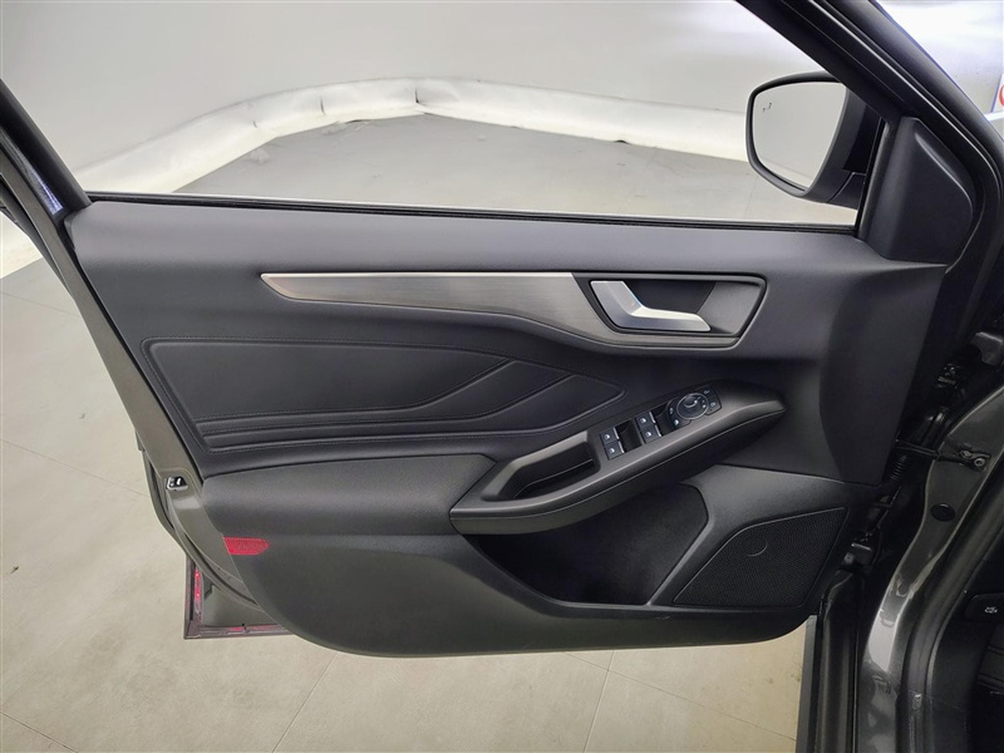 Ford Focus 1.0 EcoBoost 155Cv Titanium X Navi / PDC av+ar (2025) - Foto 17