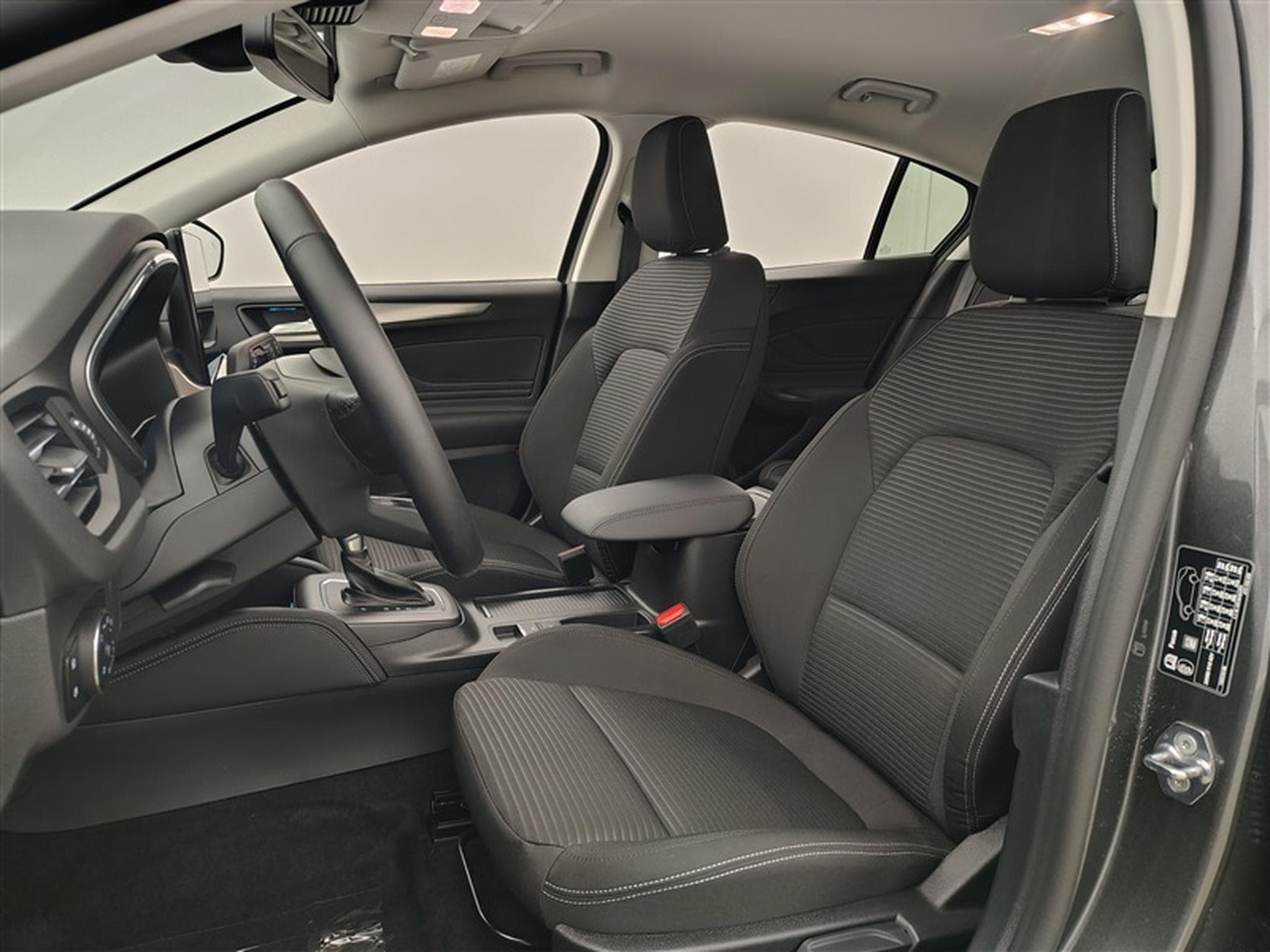 Ford Focus 1.0 EcoBoost 155Cv Titanium X Navi / PDC av+ar (2025) - Foto 7
