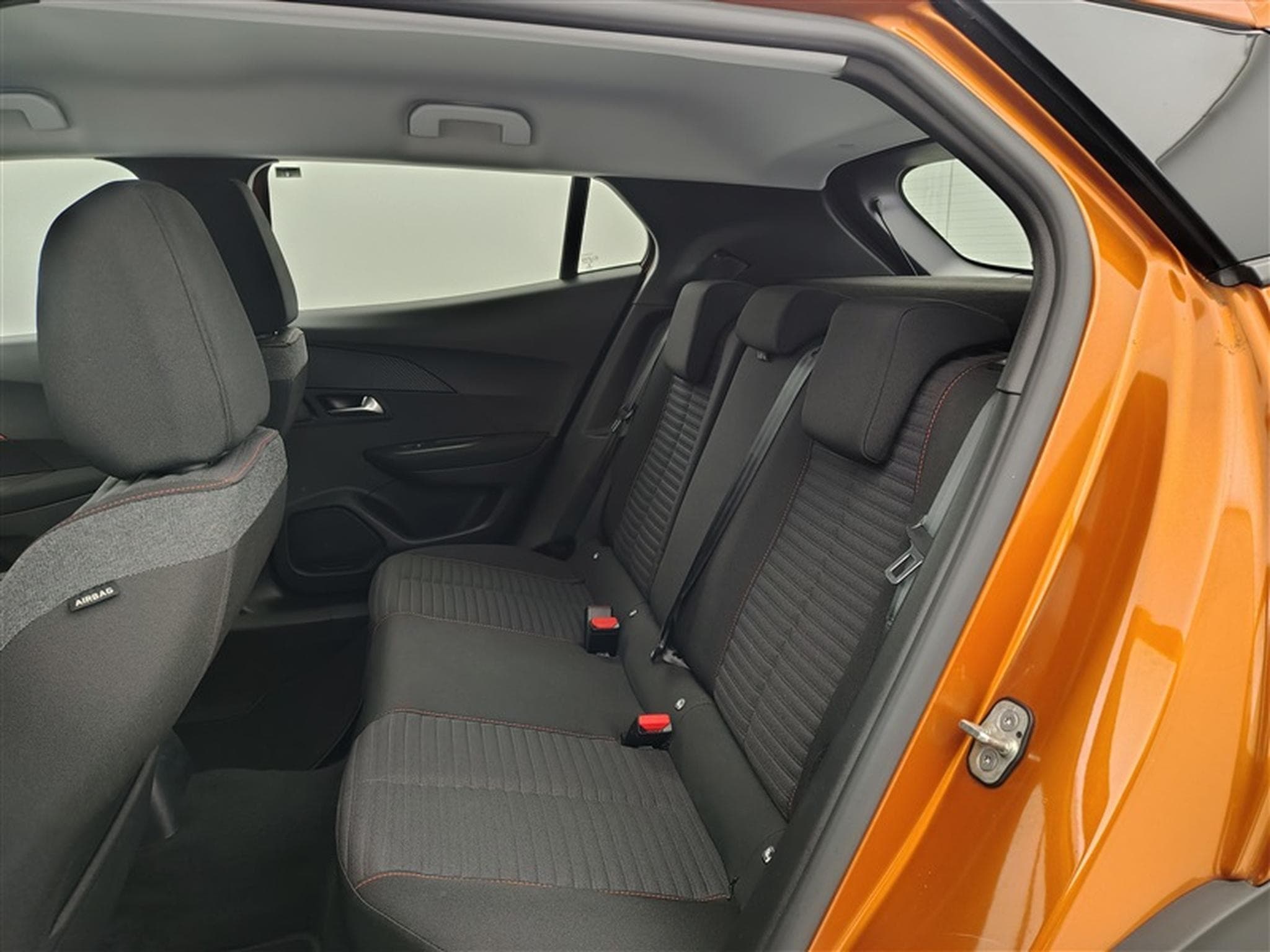 Peugeot 2008 1.2 PureTech Active Pack NAVI/JA/PDC (2023) - Foto 13