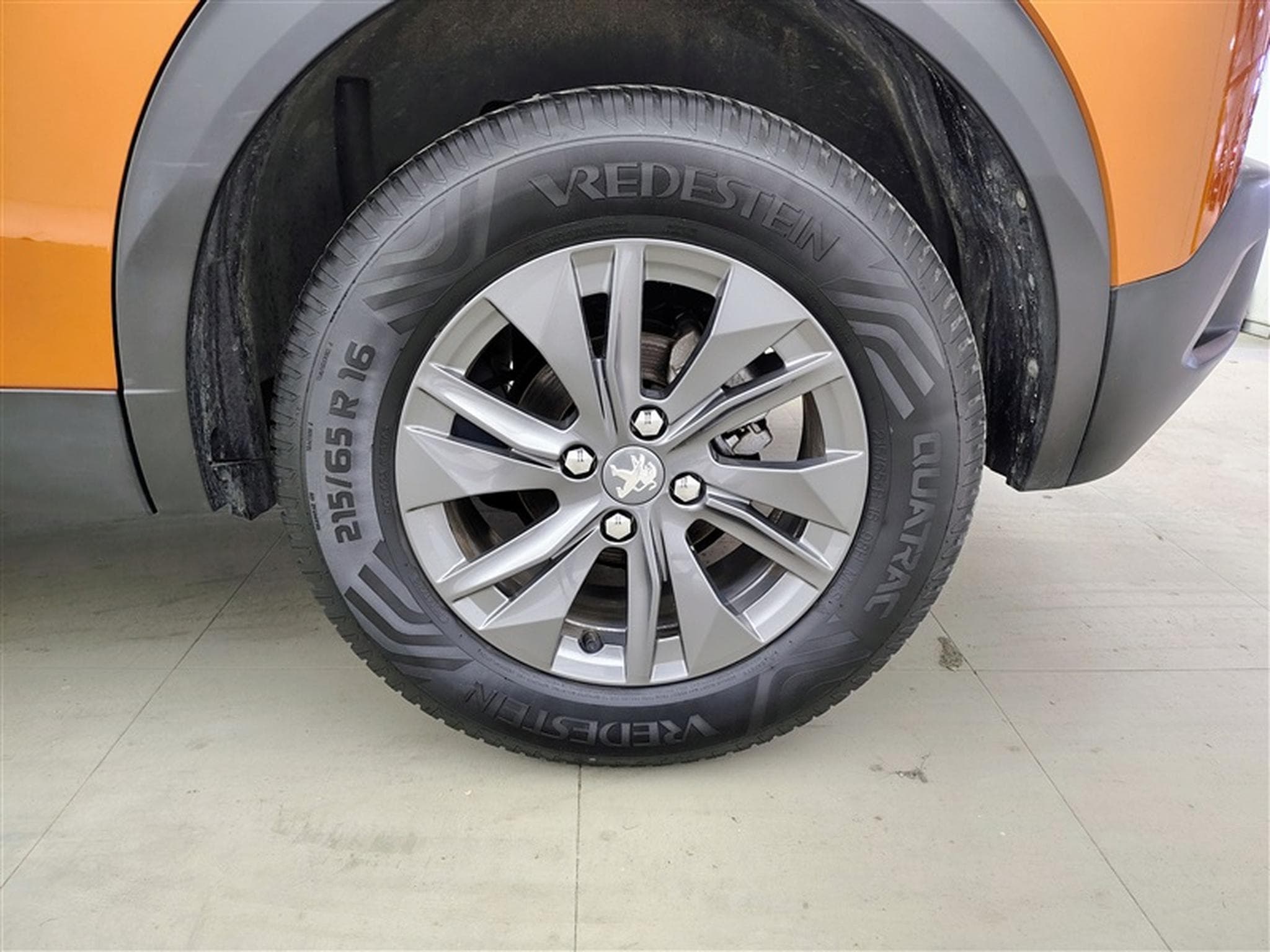 Peugeot 2008 1.2 PureTech Active Pack NAVI/JA/PDC (2023) - Foto 6