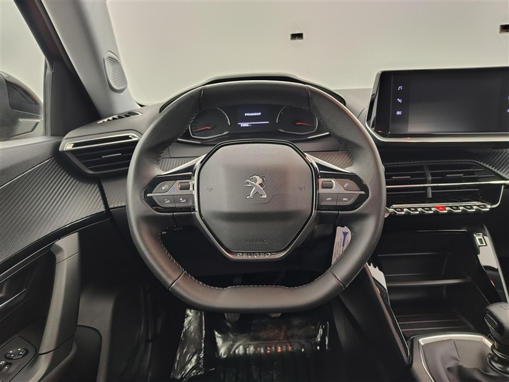 Peugeot 2008 1.2 PureTech Active Pack NAVI/JA/PDC (2023) - Foto 9