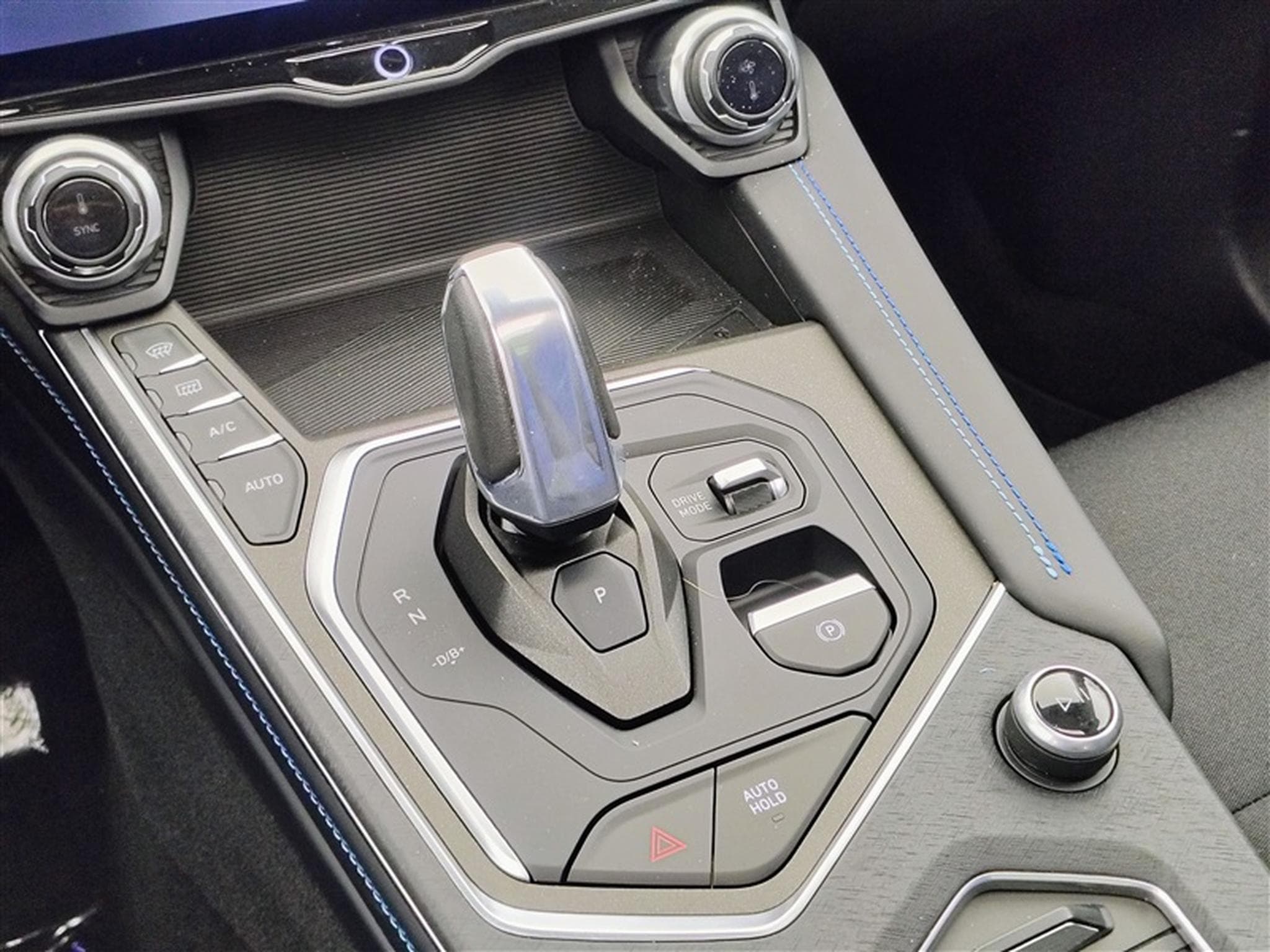 Lynk & Co 01 1.5 Turbo PHEV NAVI / FULL LED / PANO / CAMERA / ALU 20" (2023) - Foto 12